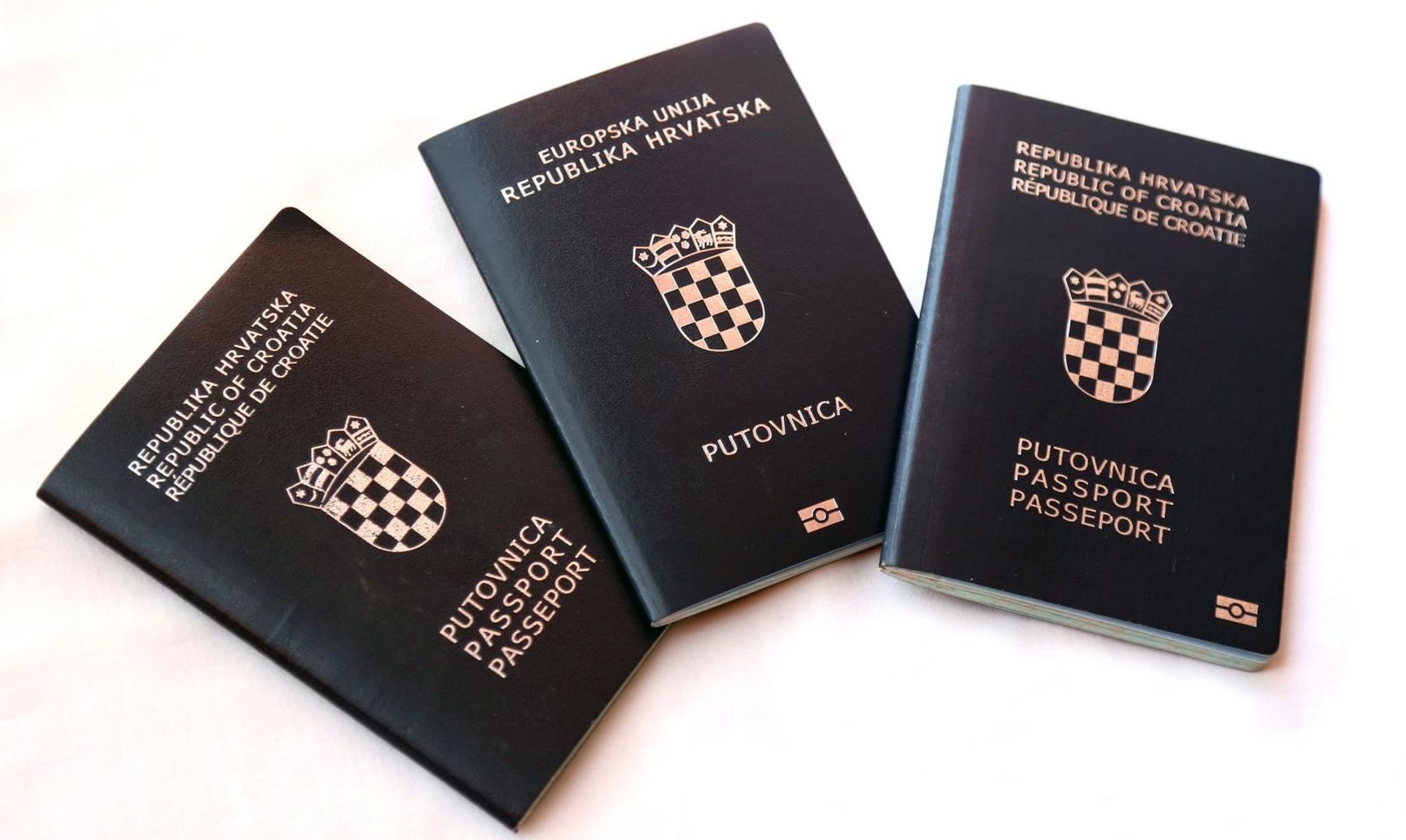 30.12.2017., Sibenik - Od 01. sijecnja zahtjev za izradu nove putovnice moci ce se predati elektronskim putem. Opcija je dostupna grdjanima koji posjeduju elektonicku osobnu iskaznicu s potpisanim certifikatom, a zahtjev se predaje putem sustava e-gradjani.
Photo: Dusko Jaramaz/PIXSELL
