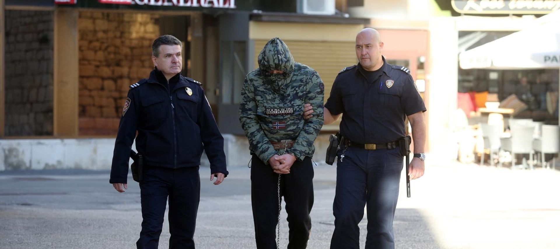 30.12.2018. Rijeka - Privodjenje 26-godisnjaka optuzenog za nasilje nad djevojkom ispred nocnog kluba u Viskovu.

Photo: Goran Kovacic/PIXSELL