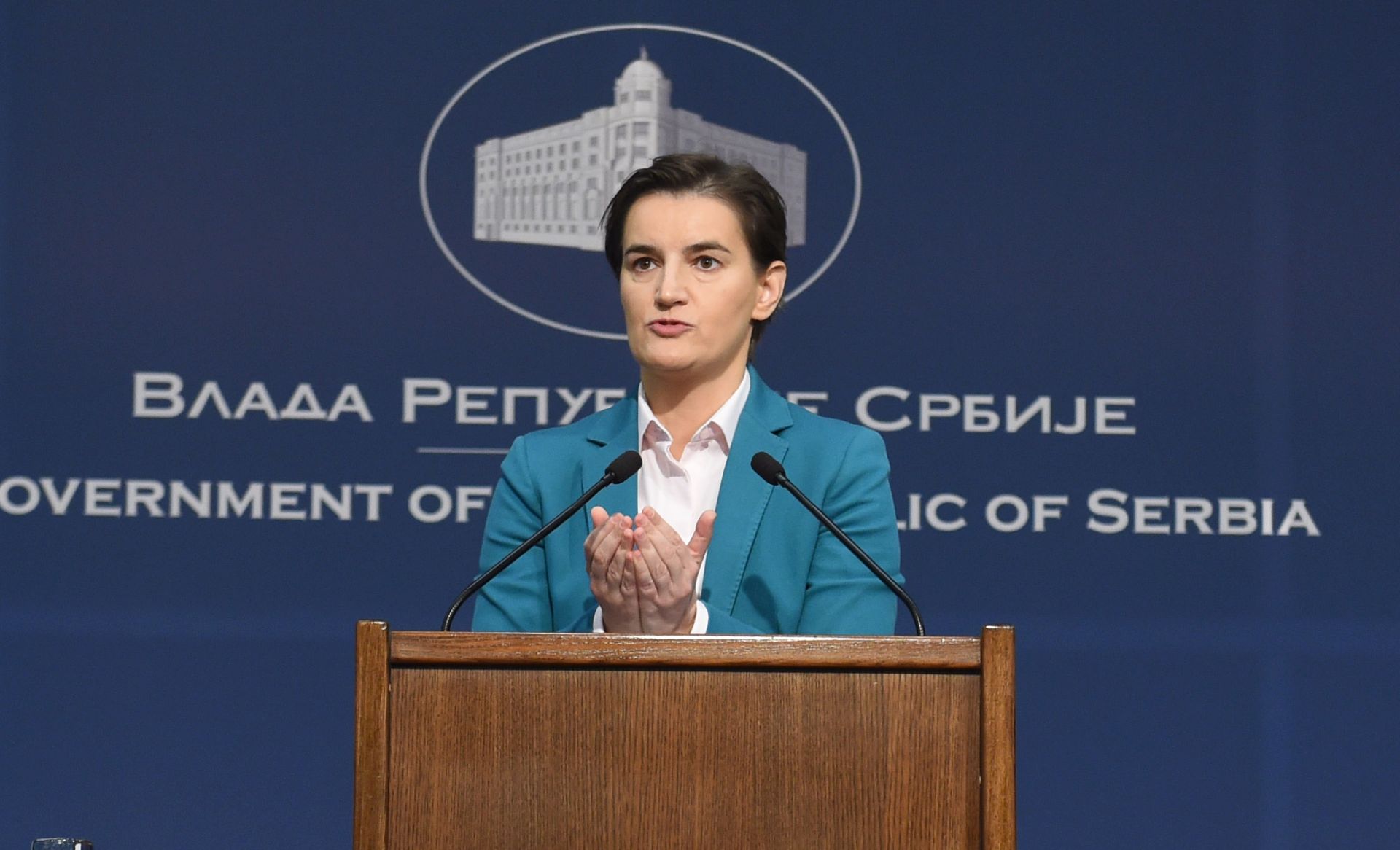 Beograd, 12.2018. - Srbijanska premijerka Ana Brnabiæ pozvala je u srijedu Pritinu da pokae albu koju je navodno uputila tijelima CEFTA-e o tome da Srbija kri taj sporazum, o èemu je dan ranije u Zagrebu, na sastanku SEI-a, govorio albanski premijer Edi Rama, koji je, smatra Brnabiæ, trebao pozvati Pritinu na razumnije ponaanje, a ne iriti ono to je ona nazvala "politièkim spinom". Ako albe nema, onda je  Rama svjesno i namjerno pokuao obmanuti javnost u regiji da je Srbija prekrila sporazum CEFTA, rekla je Brnabiæ novinarima u srbijanskoj vladi, komentirajuæi Raminu izjavu u Zagrebu da je Srbija prva krila regionalni trgovinski sporazum te da se Kosovo zbog toga alilo.
foto HINA/ TANJUG/ DRAGAN KUJUNDZIC/ ua