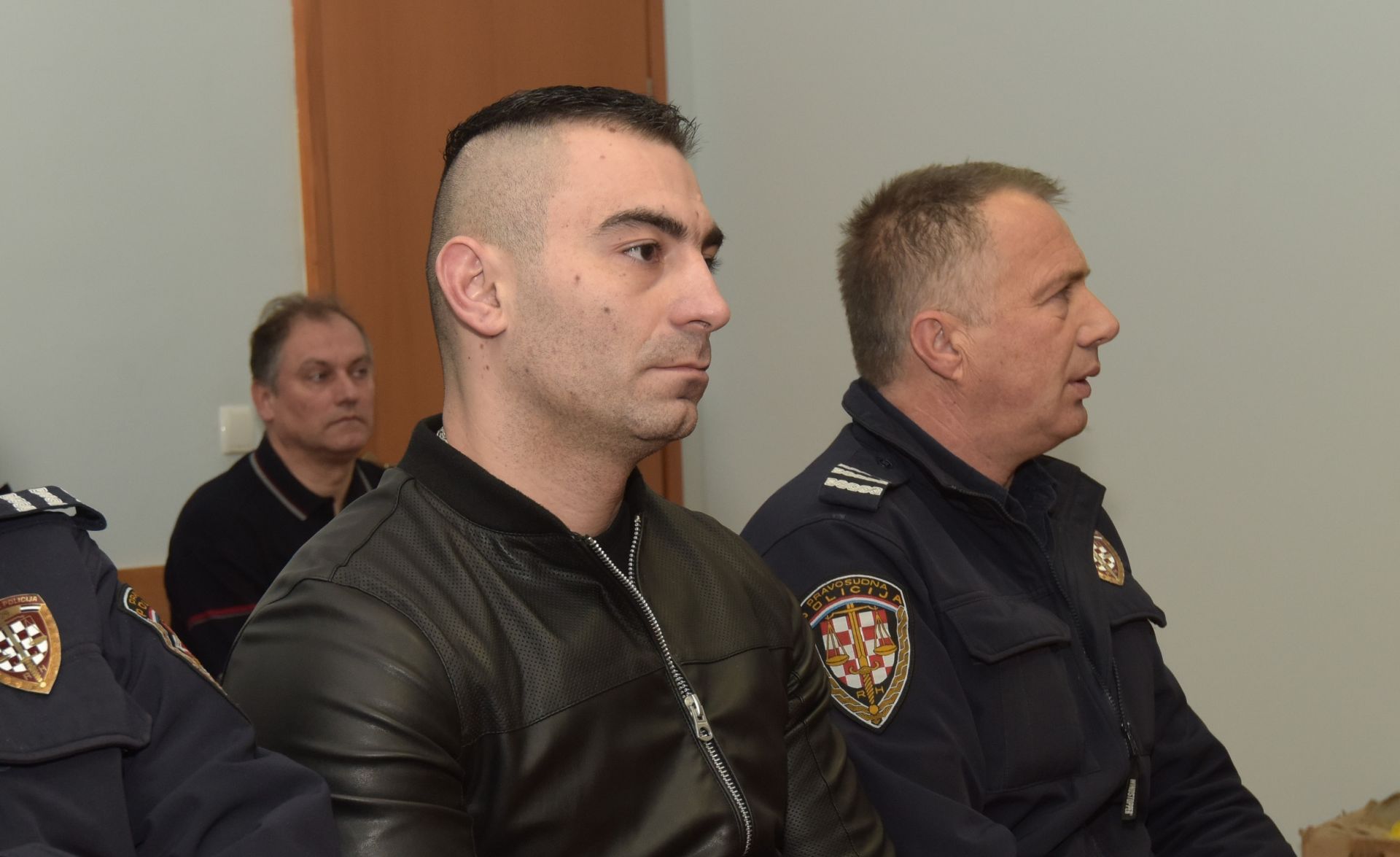 Zadar: Održano ročište Darku Kovačeviću zbog premlaćivanja djevojke 14.12.2018., Zadar - Jutros je na Opcinskom sudu odrzano rociste Darku Kovacevicu - Daruvarcu koji je optuzen zbog premlacivanja djevojke. Ocekuje se njegovo pustanje na slobodu tijekom dana zbog isteka roka od 6 mjeseci od uhicenja. Photo: Dino Stanin/PIXSELL