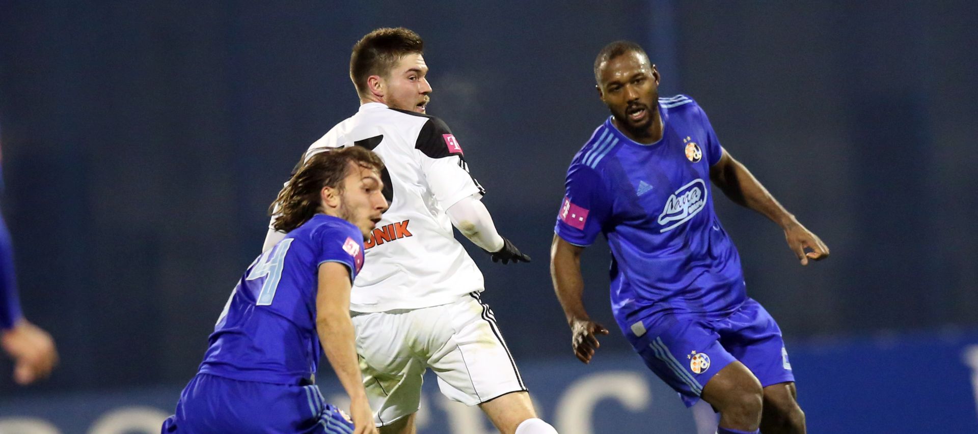 Zaprešić, 5.12.2018 - Utakmica četvrtfinala hrvatskog nogometnog Kupa: Dinamo - Slaven Belupo. Na slici Ivan Šunjić s loptom.
Foto HINA/ Dario GRZELJ/ dag