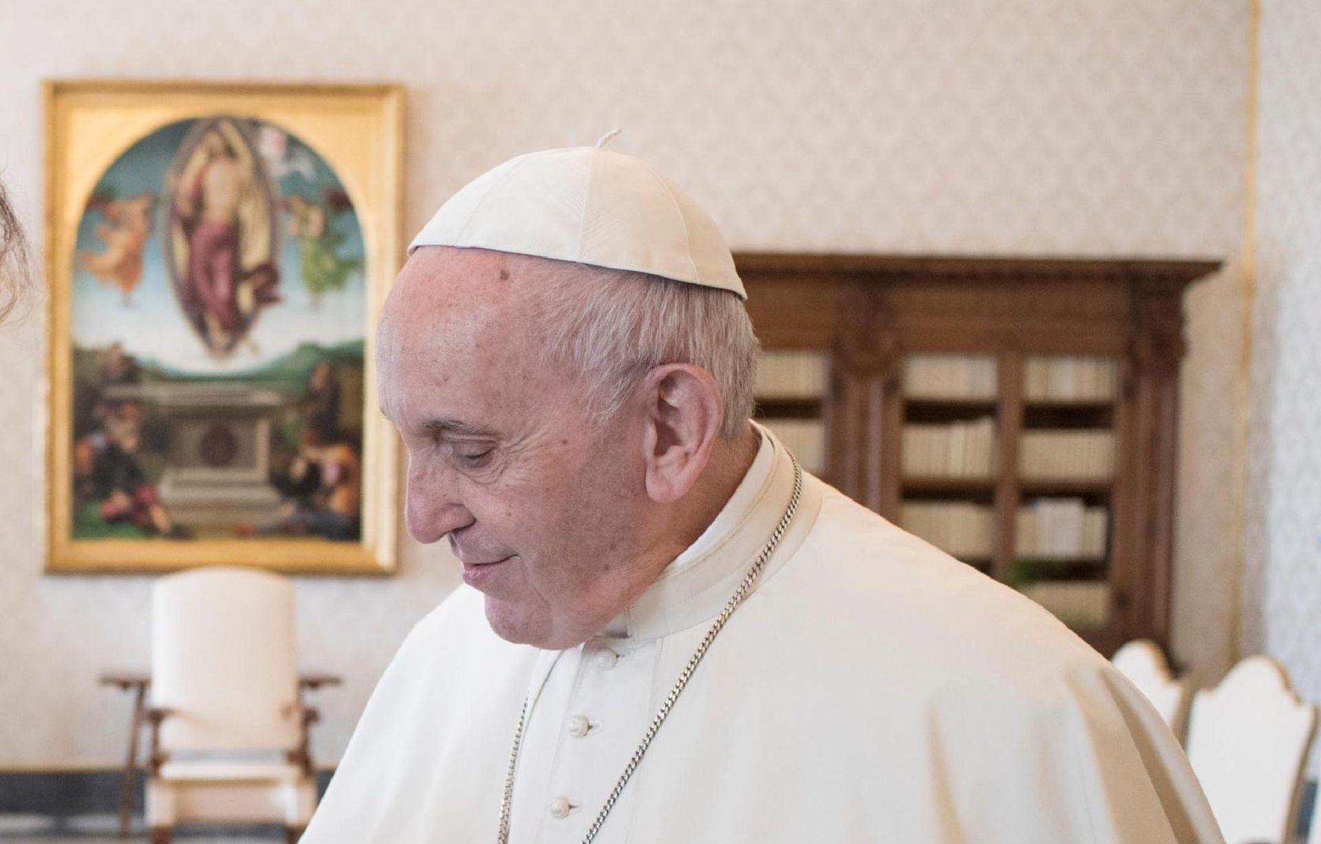 epa07237291 A handout picture provided by the Vatican Media shows Pope Francis (R) meets with UNESCO director general Audrey Azoulay (L), during their audience at the Vatican, 17 December 2018.  EPA/VATICAN MEDIA HANDOUT  HANDOUT EDITORIAL USE ONLY/NO SALES