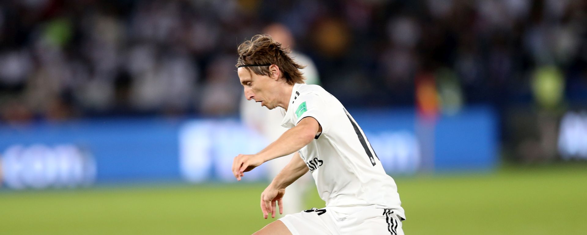 epa07245511 Luka Modric of Real Madrid CF in action during the FIFA Club World Cup 2018 final match between Real Madrid CF and Al Ain FC in Abu Dhabi, United Arab Emirates, 22 December 2018.  EPA/ALI HAIDER