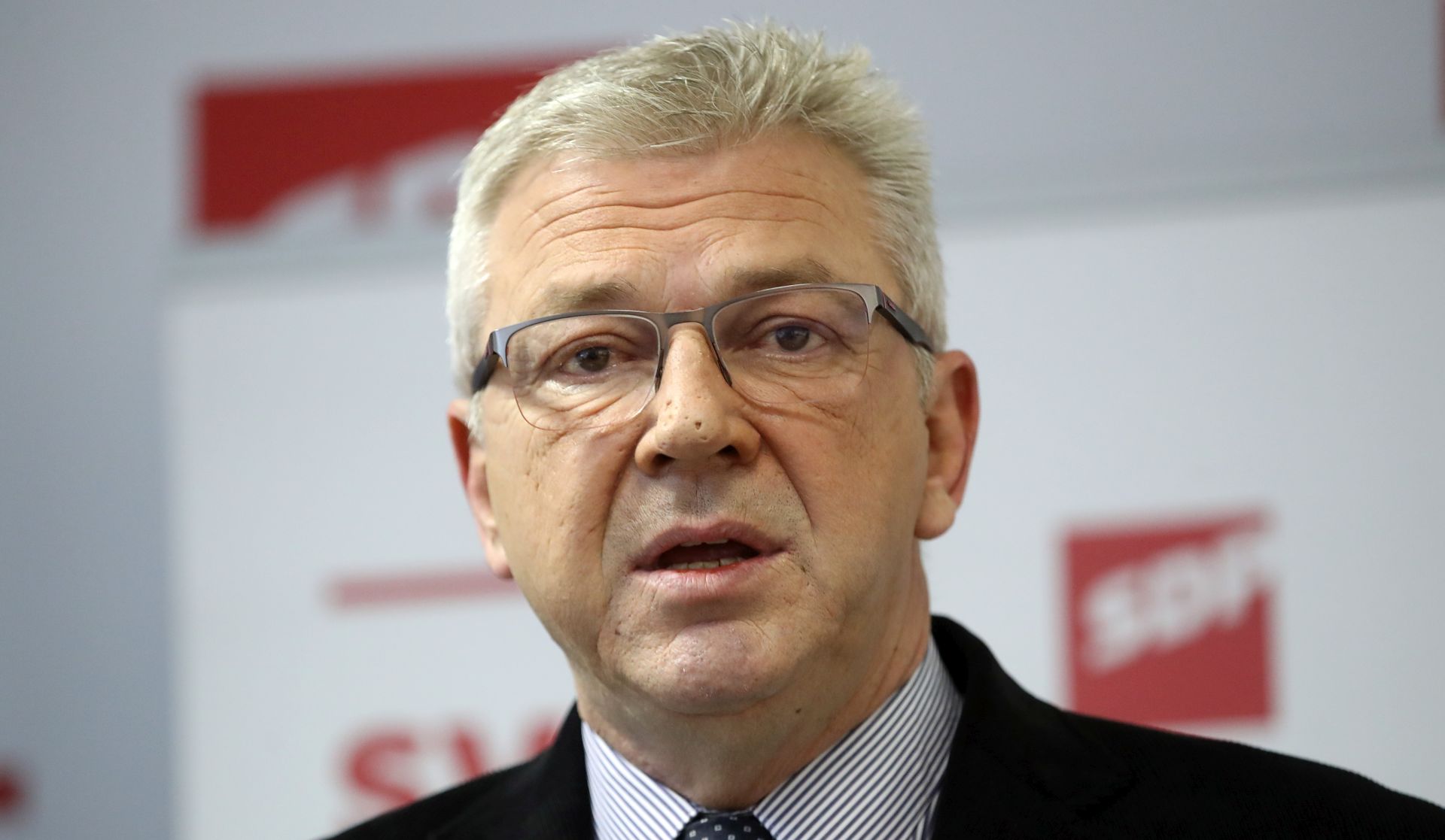 Zagreb, 23.12.2018 - Konferencija za novinare SDP-a o sluèaju razrjeenja dunosti savjetnika za unutarnju politiku predsjednice Republike Hrvatske Mate Radeljiæa koji je vodstvo SOA-e optuio za prijetnje smræu, na kojoj je govorio predsjednik Odbora za unutarnju politiku i nacionalnu sigurnost Ranko Ostojiæ.
foto HINA/ Damir SENÈAR /ds