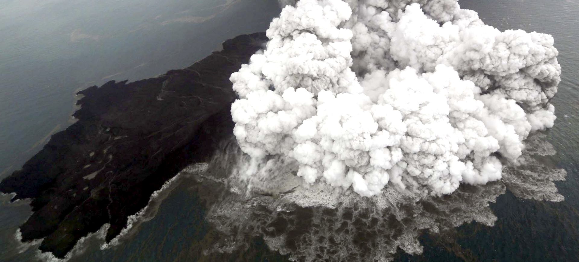 epa07247266 An aerial view shows mount Anak Krakatau erupting in Lampung, Indonesia, 23 December 2018 (issued 24 December 2018). According to the Indonesian National Board for Disaster Management (BNPB), at least 281 people died and 1,016 others have been injured after a tsunami hit the coastal regions of the Sunda Strait on 22 December.  EPA/Nurul Hidayat/Bisnis Indonesia