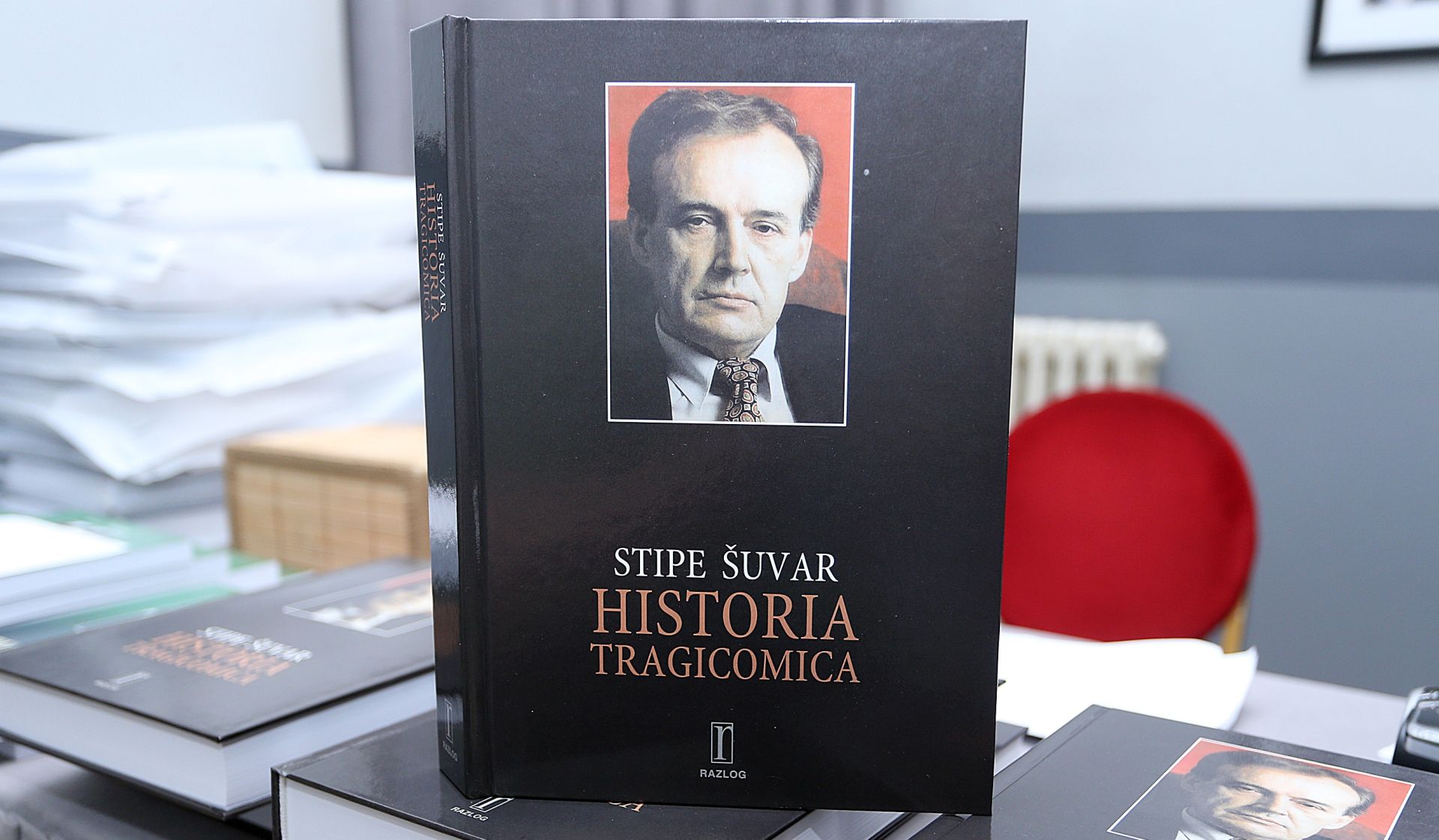 03.04.2014., Zagreb - Promocija knjige Stipe Suvara: Historia Tragicomica u Novinarskom domu. O knjizi su govorili: Pero Kvesic, Dragan Markovina, Predrag Matvejevic, Stipe Mesic i Mira Suvar koja je ujedno i urednica knjige. 
Photo: Goran Stanzl/PIXSELL