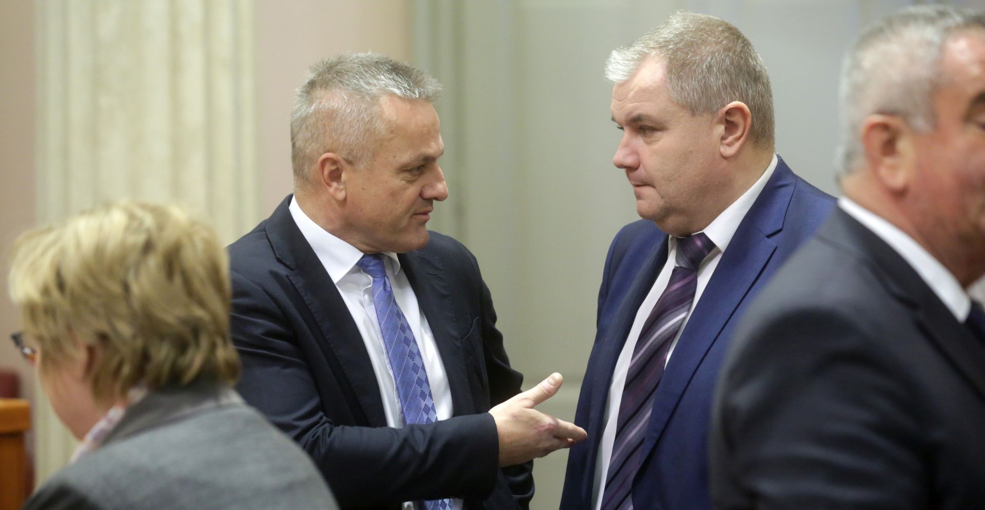 Zagreb, 12.12.2018 -  Nastavak sjednice Hrvatskoga sabora. Na fotografiji Zvonko Milas, Robert Jankovics. foto HINA / Daniel KASAP /dk