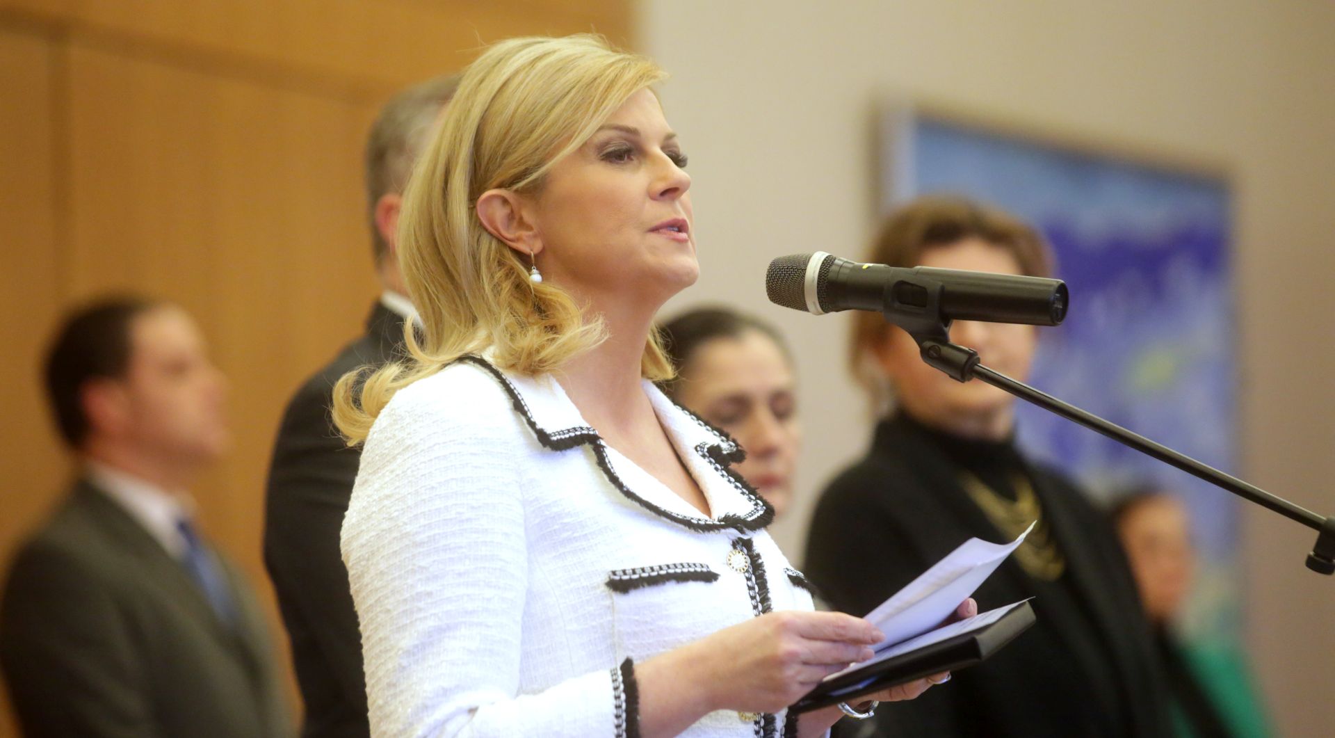 Zagreb, 14.12.2018 - Predsjednica Republike Hrvatske Kolinda Grabar-Kitarović uručila je Povelje Republike Hrvatske Upravi za zaštitu kulturne baštine Ministarstva kulture Republike Hrvatske, Hrvatskom restauratorskom zavodu, te Posudionici i radionici narodnih nošnji. Na fotografiji Kolinda Grabar-Kitarović. foto HINA / Daniel KASAP /dk