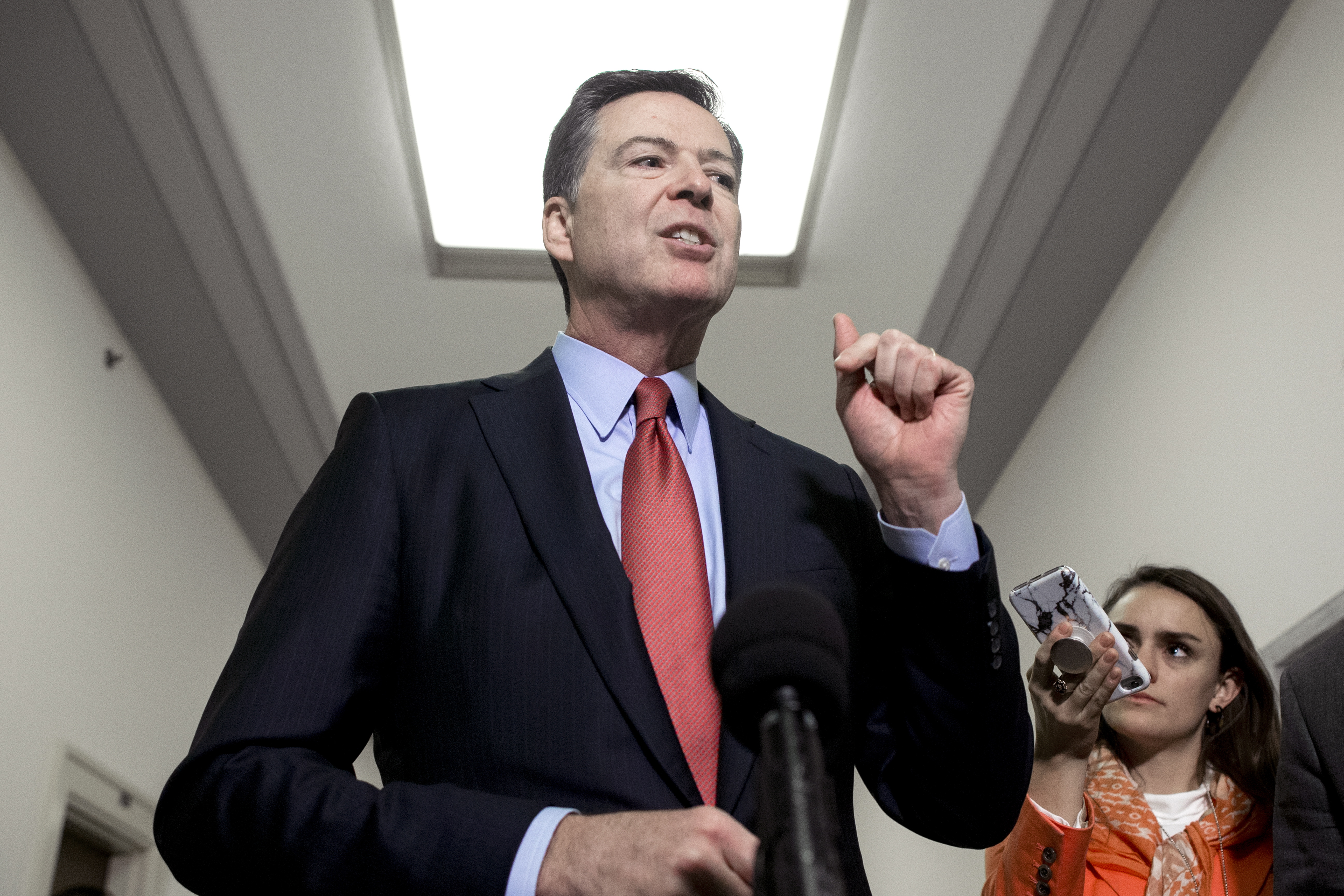 epa07237769 Former FBI Director James Comey delivers remarks to members of the news media after finishing his testimony before members of the House Judiciary and House Oversight and Government Reform Committees, on Capitol Hill in Washington, DC, USA, 18 December 2018. The two House panels are investigating the handling by federal law enforcement of probes into Hillary Clinton's emails and possible ties between Russia and the 2016 Trump presidential campaign.  EPA/MICHAEL REYNOLDS