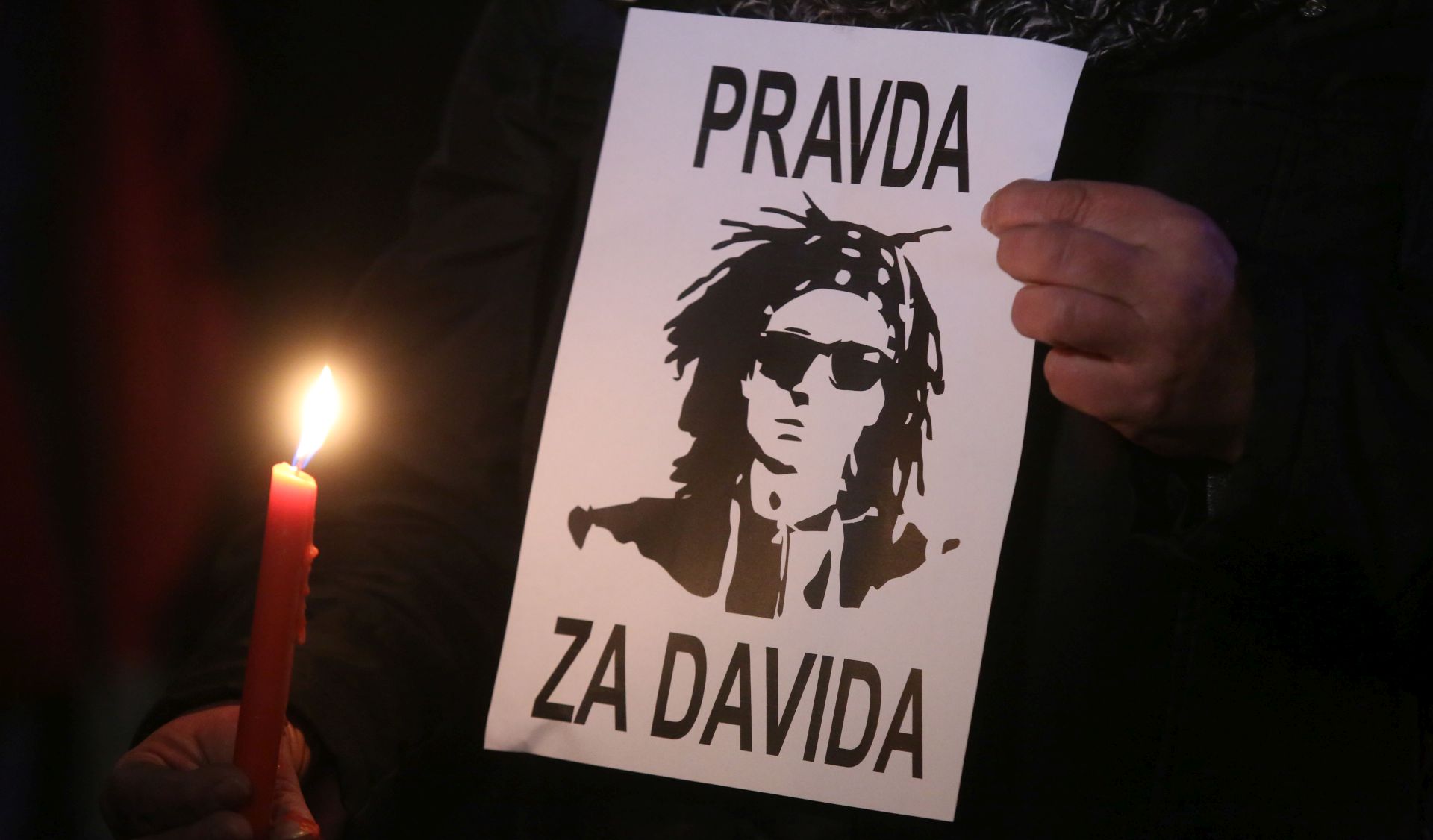 Zagreb, 27.12.2018 - U Zagrebu na Cvjetnom trgu odran je prosvjed 'Srce za Davida' kojim graðani Zagreba daju podrku Davoru i Suzani Dragièeviæ iz Banja Luke koji mjesecima pokuavaju saznati to se dogodilo njihovom 21-godinjem sinu Davidu.
foto HINA / Denis CERIÆ /dc