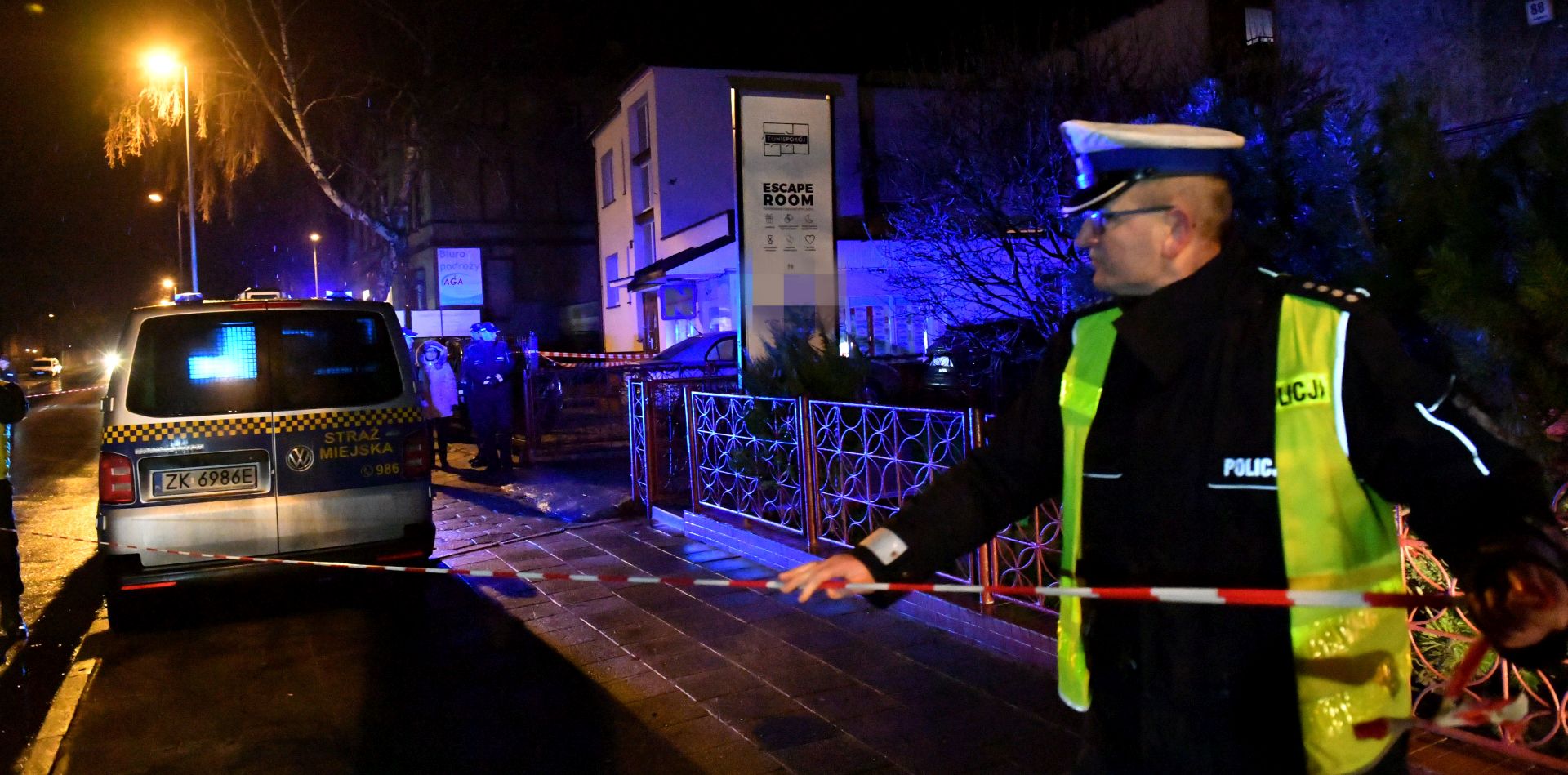epa07262372 Police secure a scene of a fire in Koszalin, Poland, 04 January 2019. According to reports, five 15-years old girls were killed in a fire that broke out in an 'escape room'as they were trying to solve logical riddles. Also one man was seriously injured in the fire. Escape room is a form of entertainment, in which participants solve specific tasks and riddles to get out of a closed room.  EPA/MARCIN BIELECKI POLAND OUT
