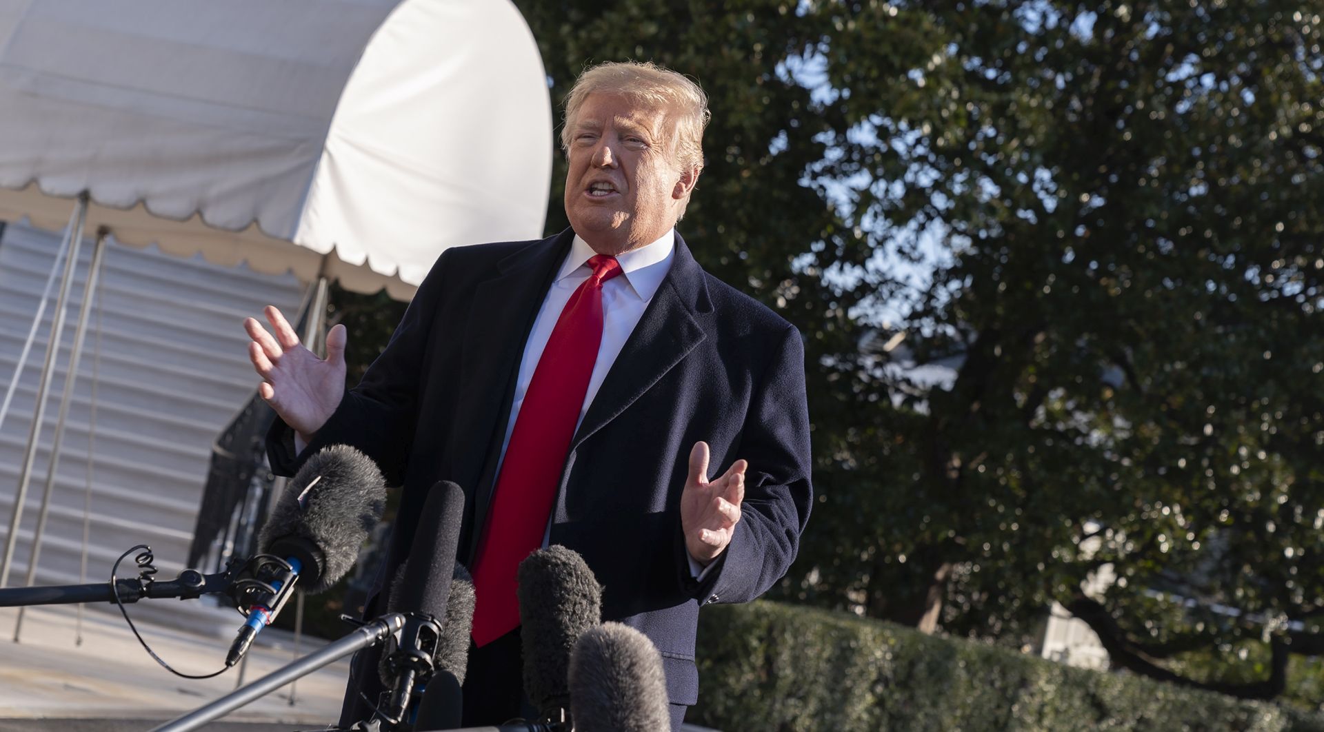 epa07265585 US President Donald J. Trump speaks to the media as he departs the White House on his way to Camp David, in Washington, DC, USA, 06 January 2019.  EPA/CHRIS KLEPONIS / POOL