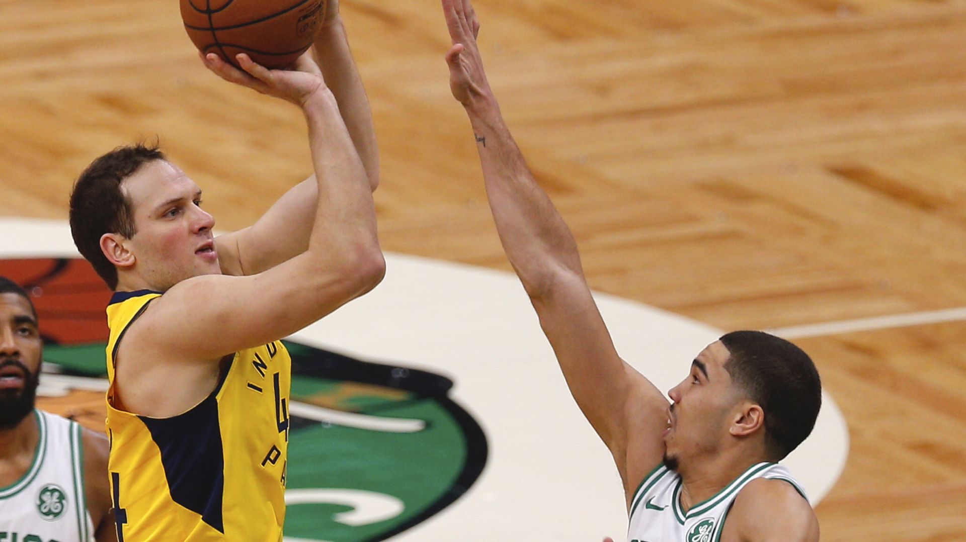 epa07272250 Indiana Pacers forward Bojan Bogdanovic (L) shoots over defending Boston Celtics forward Jayson Tatum (R) during the first quarter at the TD Garden in Boston, Massachusetts, USA, 09 January 2019.  EPA/CJ GUNTHER SHUTTERSTOCK OUT