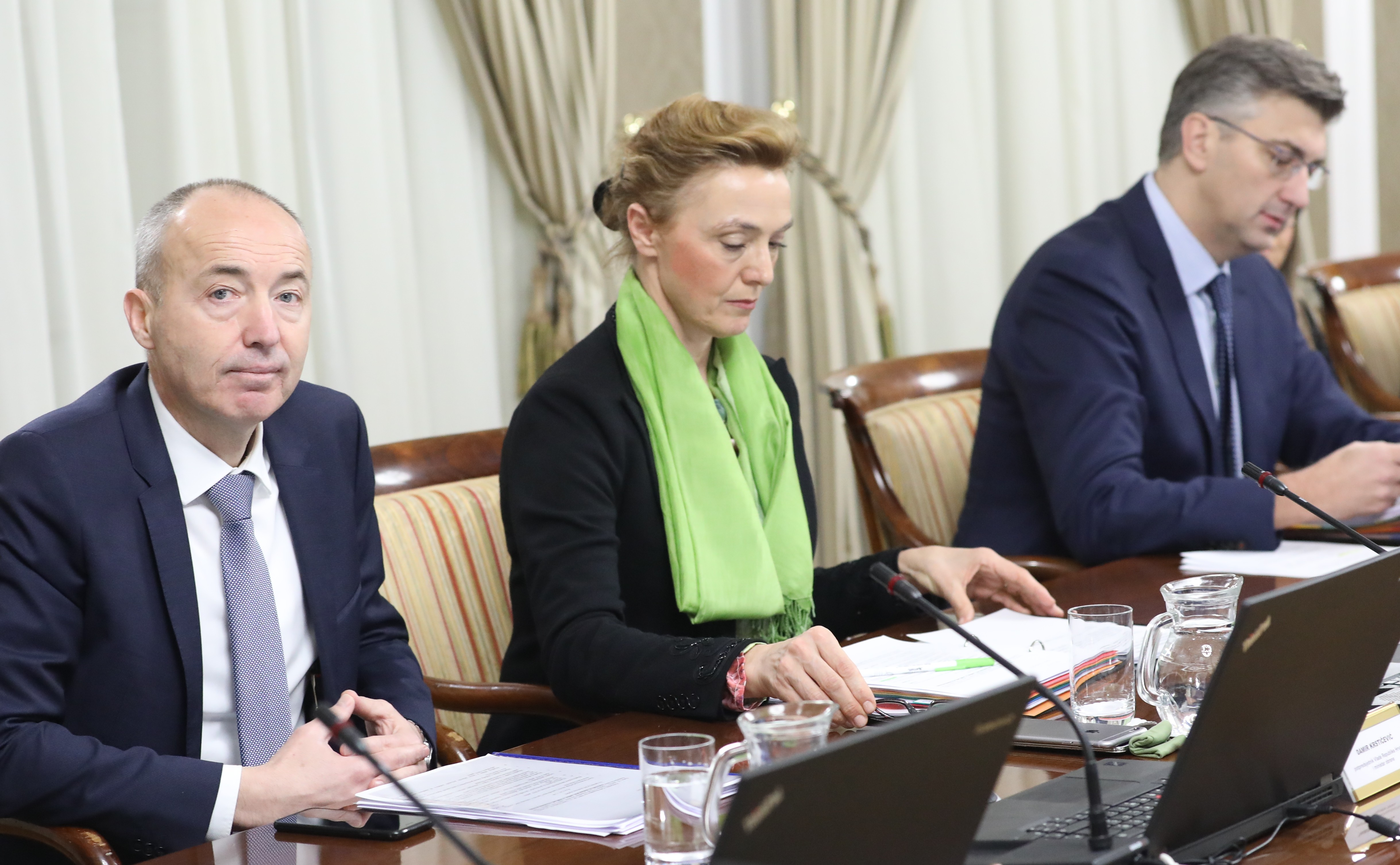 Zagreb, 10.01.2019. - Sjednica Vlade Republike Hrvatske. Na fotografiji potpredsjednici Vlade i ministri Damir  Krstièeviæ, Marija Pejèinoviæ Buriæ, premijer Andrej Plenkoviæ. foto HINA/ Lana SLIVAR DOMINIÆ/ lsd