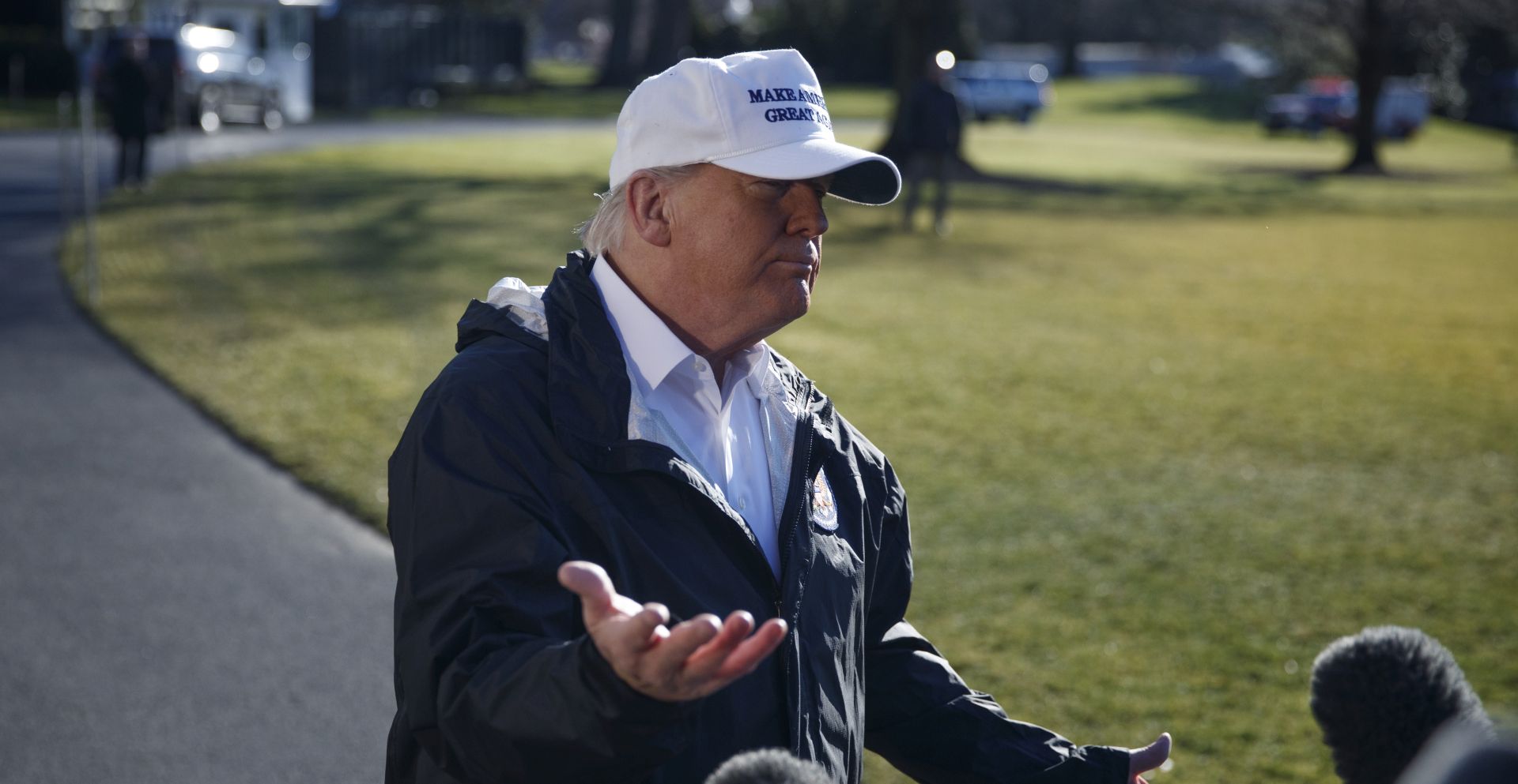 epa07273441 US President Donald J. Trump (C) responds to a question from the news media as he walks to board Marine One on the South Lawn of the White House in Washington, DC, USA, 10 January 2019. President Trump is traveling to Texas to participate in a roundtable on immigration and border security and to receive a briefing on border security.  EPA/SHAWN THEW