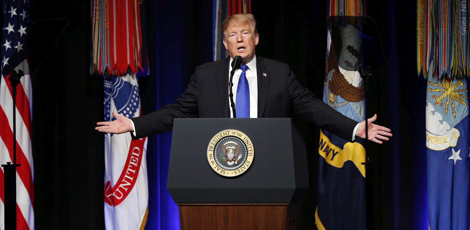 epa07294000 US President Donald J. Trump speaks during a Missile Defense Review announcement at the Pentagon, in Arlington, VA, USA, 17 January 2019.  EPA/MARTIN H. SIMON / POOL