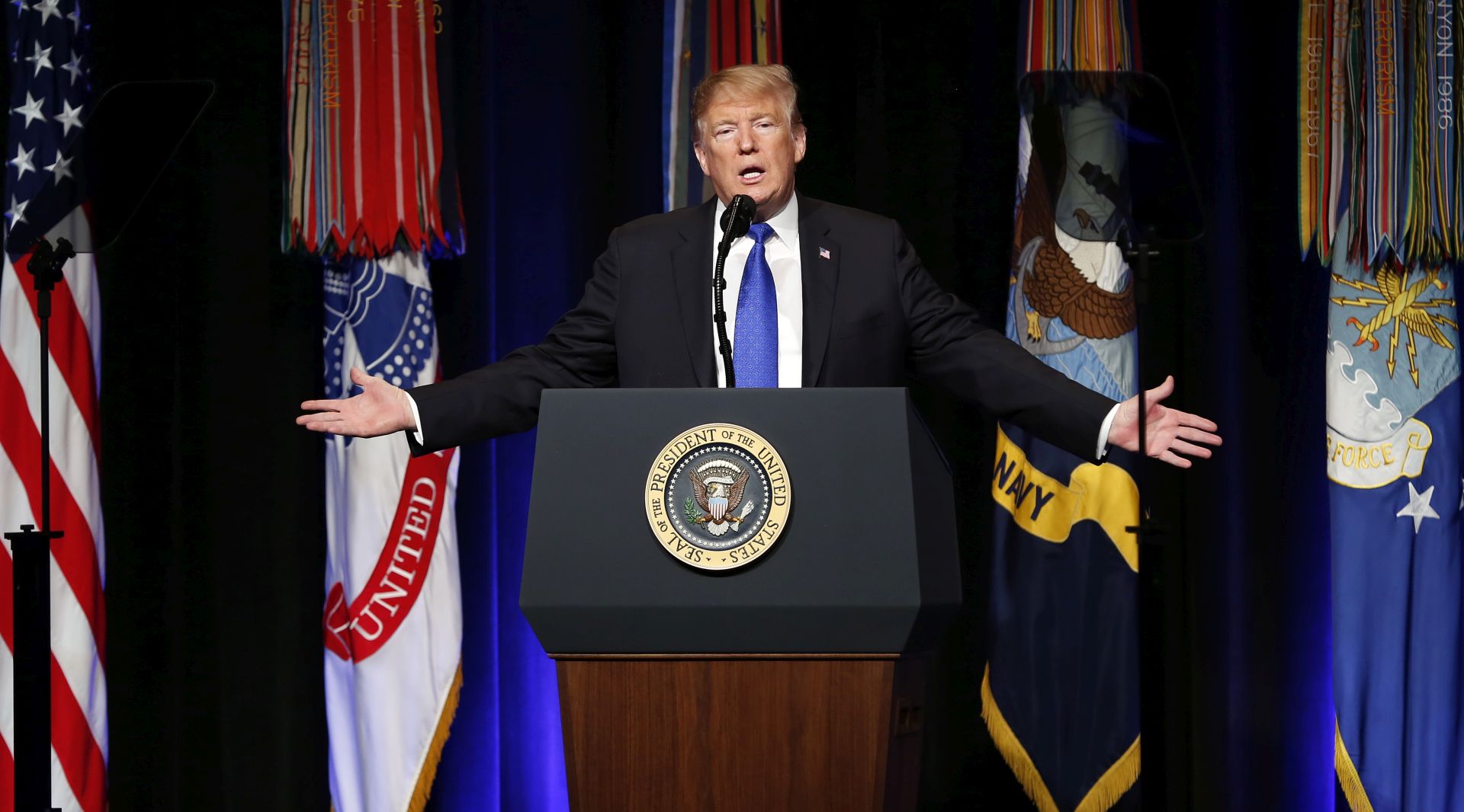 epa07294000 US President Donald J. Trump speaks during a Missile Defense Review announcement at the Pentagon, in Arlington, VA, USA, 17 January 2019.  EPA/MARTIN H. SIMON / POOL