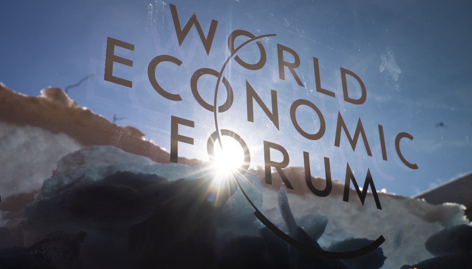 epa07311498 The sun shines through the logo of the WEF at the 49th annual meeting of the World Economic Forum, WEF, in Davos, Switzerland, 23 January 2019. The meeting brings together entrepreneurs, scientists, corporate and political leaders in Davos under the topic 'Globalization 4.0' from 22 - 25 January 2019.  EPA/GIAN EHRENZELLER