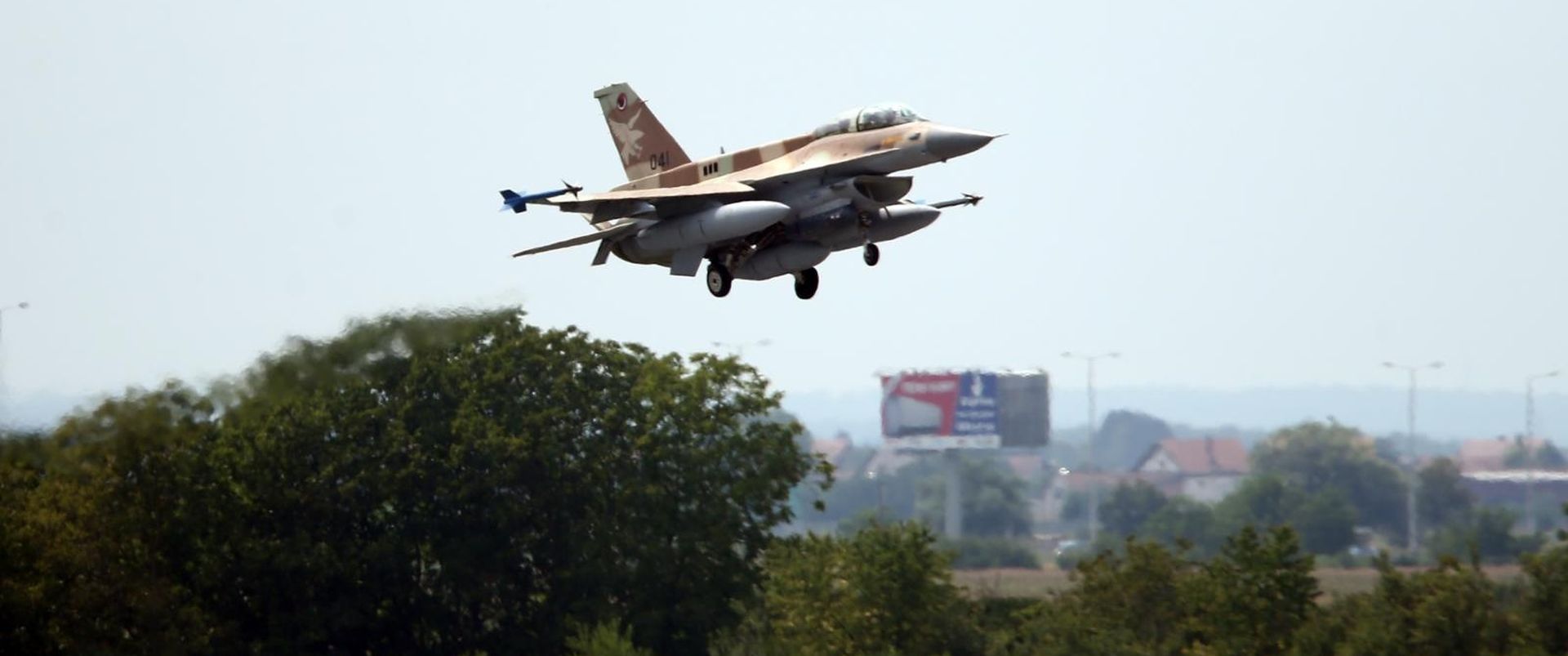 02.08.2018., Zagreb - Tri borbena aviona F-16 Barak Izraelskog ratnog zrakoplovstva sletjela su u vojarnu Pukovnik Marko Zivkovic u sklopu posjeta Republici Hrvatskoj. Vlada RH u ozujku ove godine donijela je odluku o kupnji 12 takvih izraelskih aviona, a prva dva bit ce isporucena do 2020. Na Pleso su ih dopratili MiG-ovi 28 Hrvatskog ratnog zrakoplovstva. 
Photo: Igor Soban/PIXSELL