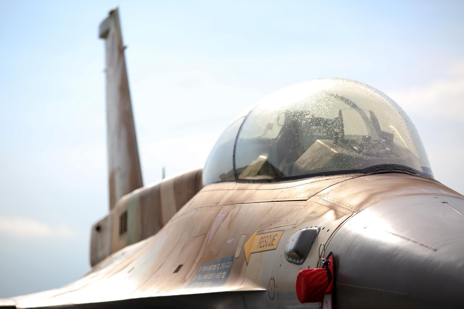 Zagreb: Borbeni avioni F-16 Barak Izraelskog ratnog zrakoplovstva 02.08.2018., Zagreb - Tri borbena aviona F-16 Barak Izraelskog ratnog zrakoplovstva sletjela su u vojarnu Pukovnik Marko Zivkovic u sklopu posjeta Republici Hrvatskoj. Vlada RH u ozujku ove godine donijela je odluku o kupnji 12 takvih izraelskih aviona, a prva dva bit ce isporucena do 2020. 
Photo: Luka Stanzl/PIXSELL