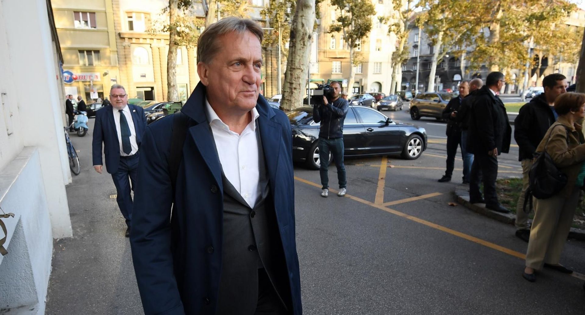 Zagreb: Dolazak na sjednicu Predsjedništva i Nacionalnog vijeća HDZ-a 02.10.2018., Zagreb - Bozidar Kalmeta dolazi na sjednicu Predsjednistva i Nacionalnog vijeca HDZ-a. 

Photo: Marko Lukunic/PIXSELL