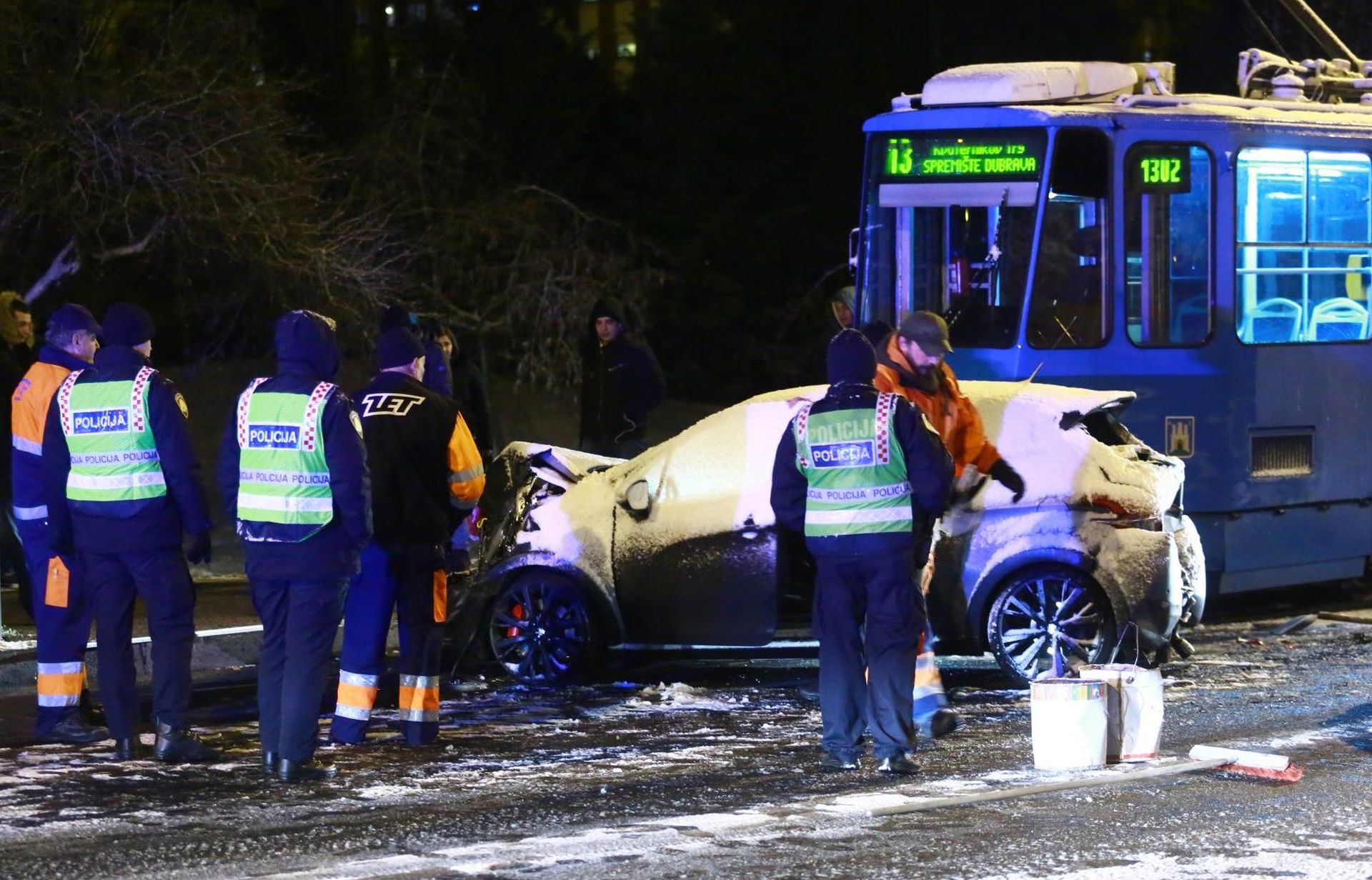 Zagreb: Sudarili se dva tramvaja i dva automobila kod Ravnica  03.01.2019., Zagreb - U Maksimirskoj doslo je do sudara dva osobna automobila i dva tramvaja. Policijski ocevid je u tijeku. Photo: Borna Filic/PIXSELL