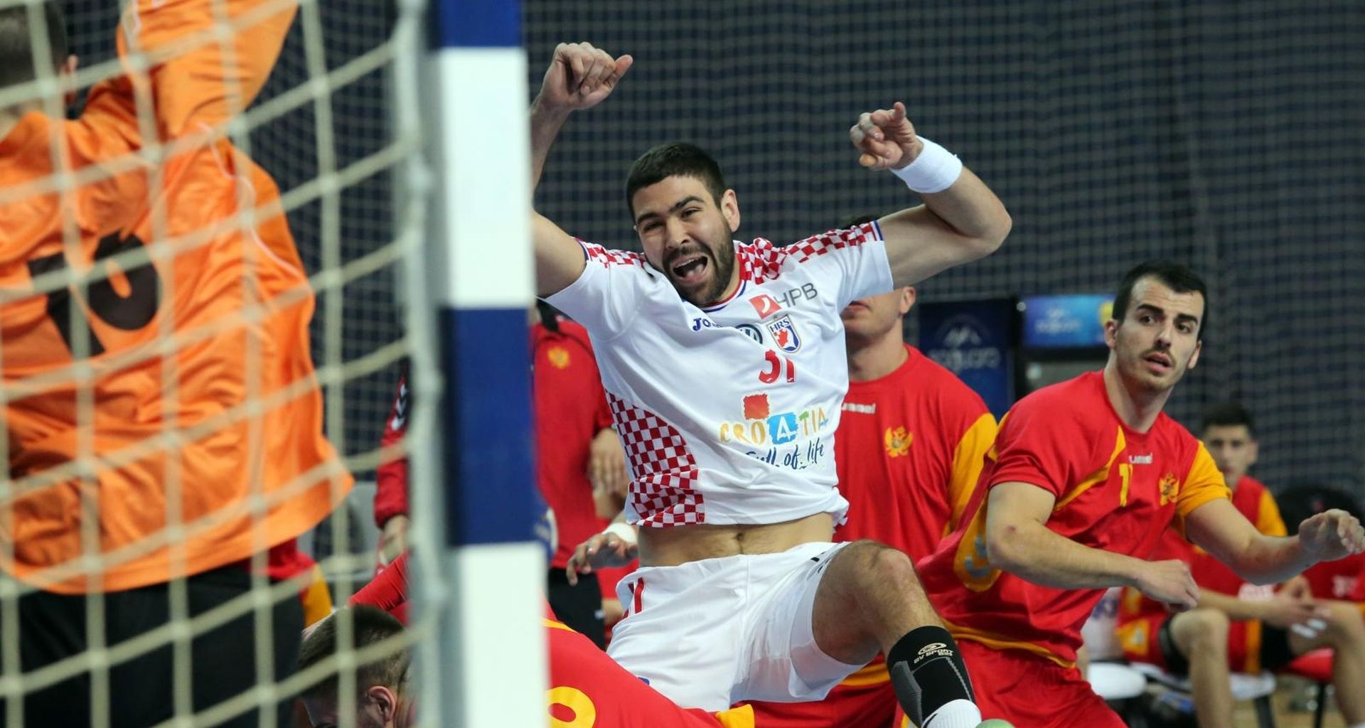 Poreč: Hrvatska i Crna Gora na međunarodnom rukometnom turniru HEP Croatia Cup 04.01.2019. Porec - Medjunarodni rukometni turnir HEP Croatia Cup u dvorani Zatika. Hrvatska-Crna Gora. Luka Sebetic
Photo: Goran Kovacic/PIXSELL