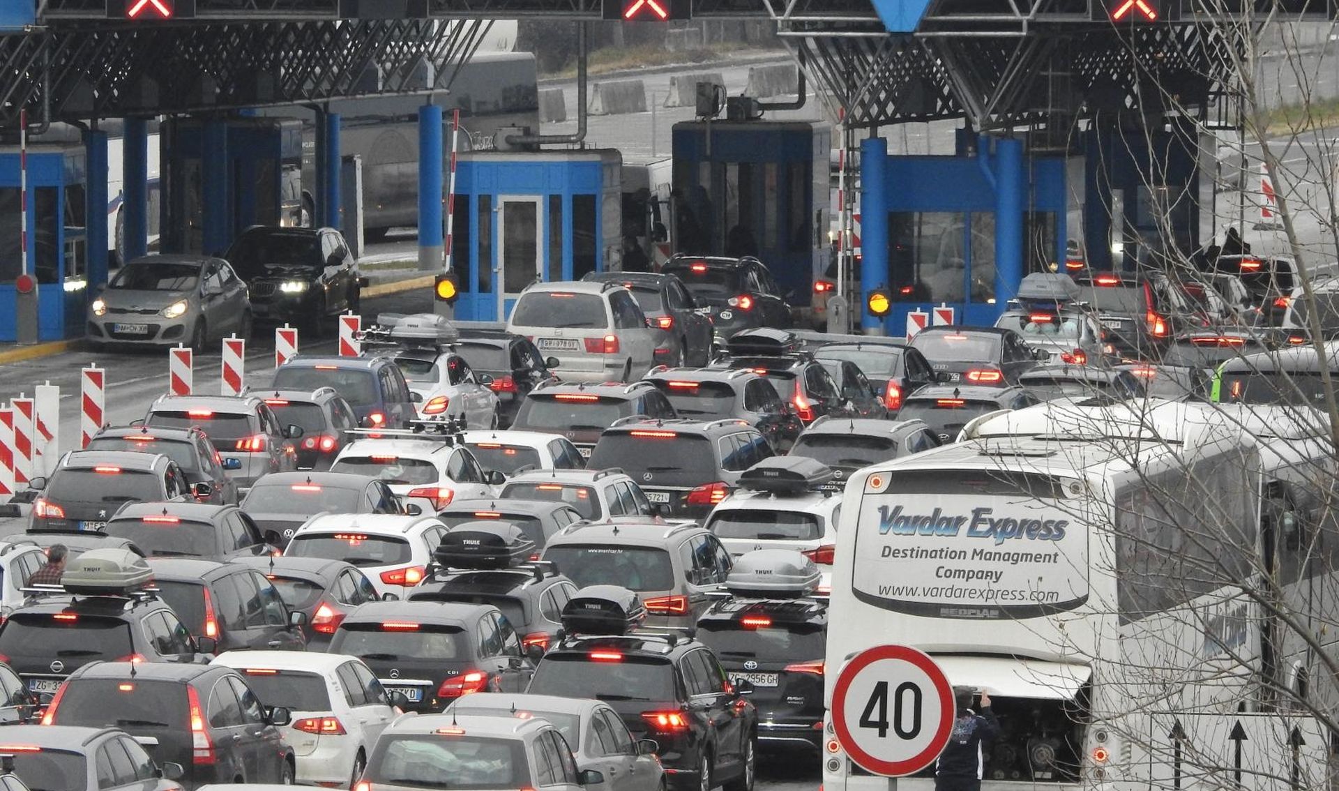Započeo Hrvatski skijaški tjedan, velike gužve na Bregani 05.01.2019., Zagreb - Velike guzve na granicnom prijelazu Bregana, pocinje Hrvatski skijaski tjedan. 

Photo: Borna Filic/PIXSELL