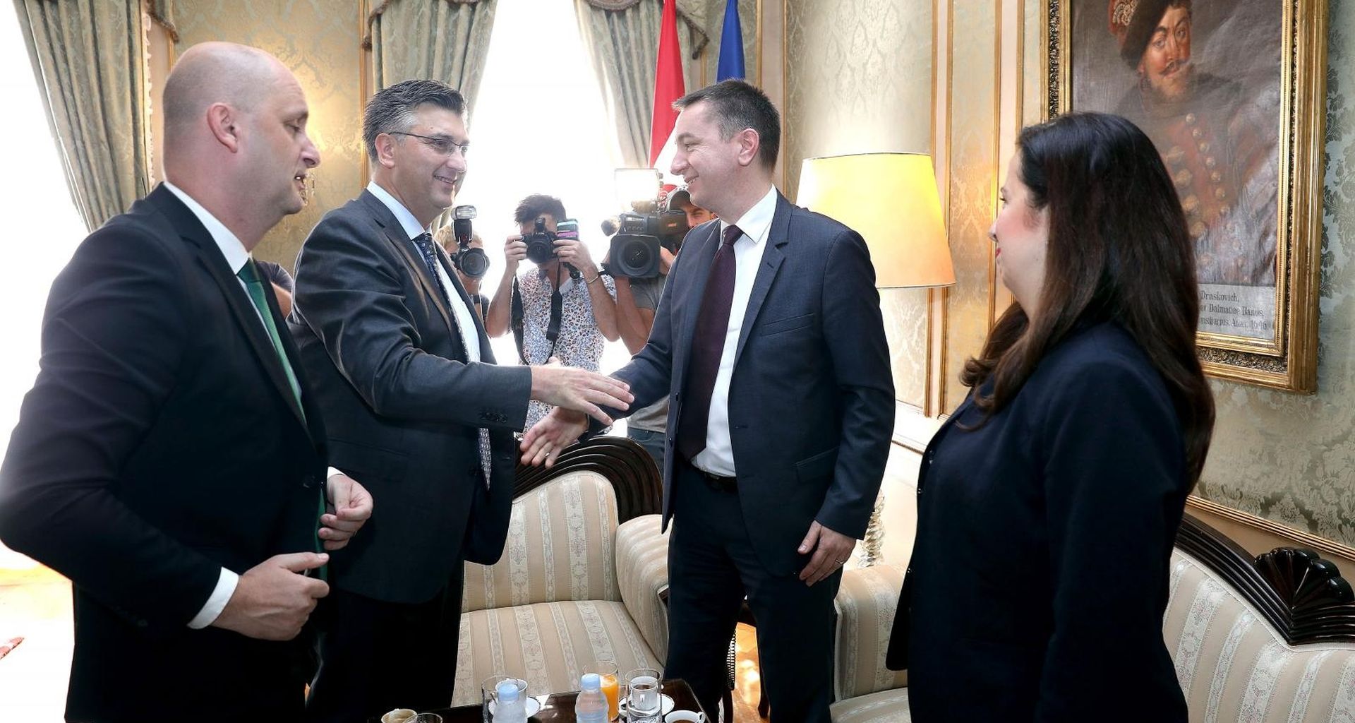 Zagreb: Premijer Plenković primio izvanrednog povjerenika za Agrokor 05.07.2018., Zagreb- Predsjednik Vlade Andrej Plenkovic primio je u Banskim dvorima izvanrednog povjerenika u trgovackom drustvu Agrokor d.d. Fabrisa Peruska i njegovu zamjenicu Irenu Weber.

Photo: Patrik Macek/PIXSELL