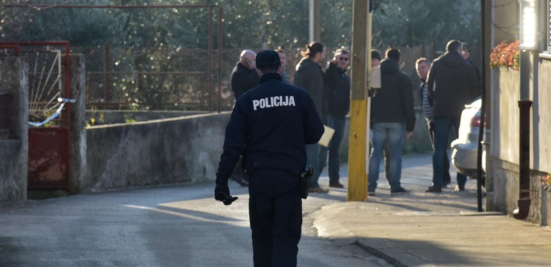 06.01.2019., Sukosan - U jutarnjim satima u obiteljskoj kuci dogodilo se trostruko ubojstvo. Prema nesluzbenim informacijama ubijeni su sestra i necak ubojice te jos jedna zena, a tijelo muskarca za kojeg se sumnja da je pocinio ubojstva policija je nasla u obliznjem polju. 
Photo: Dino Stanin/PIXSELL