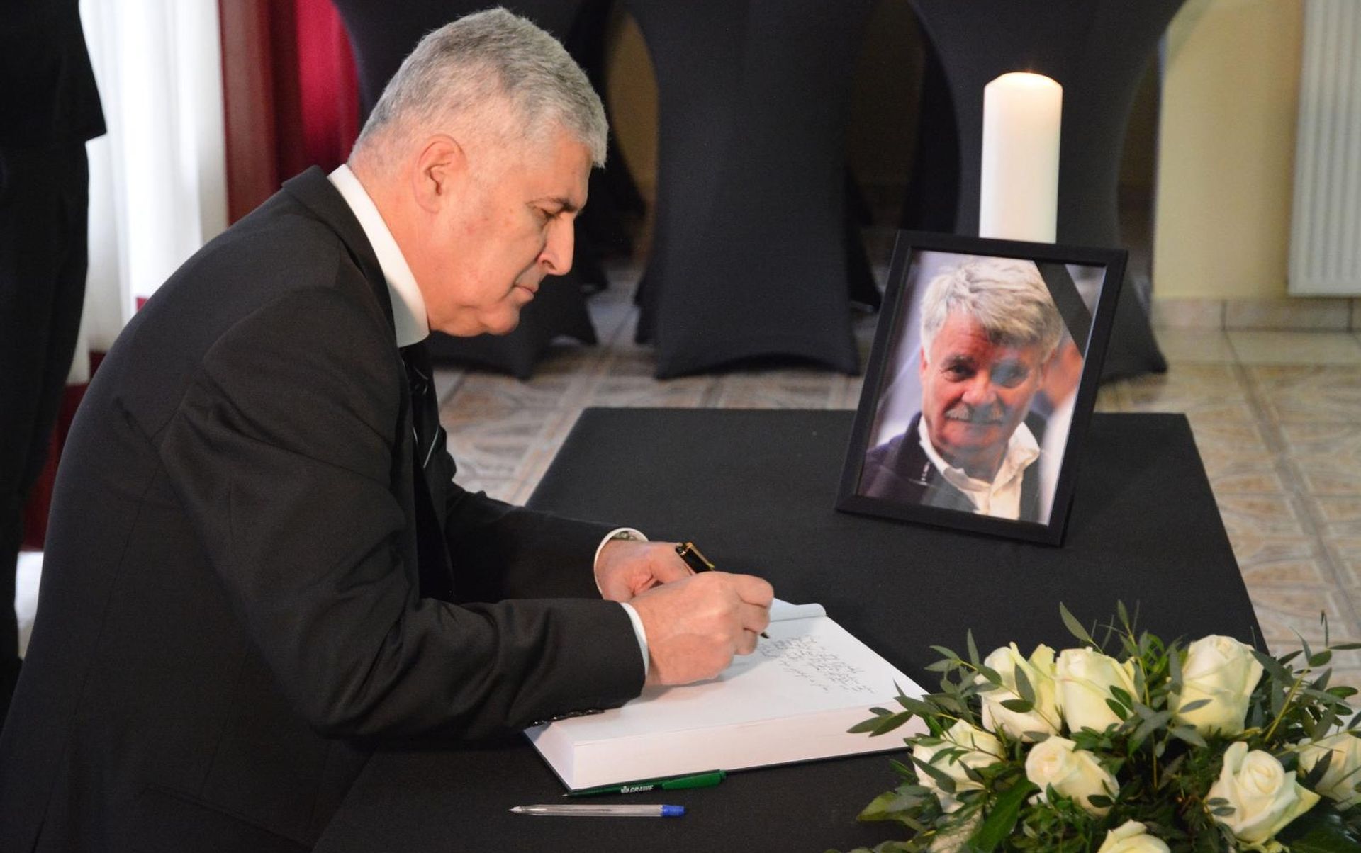 06.01.2019. Orasje, BiH - U kino dvorani u Orasju odrzana je komemoracija Ivi Gregurevicu od kojega su se oprostili mjestani, rodbina i prijatelji te svi koji su bili uz njega tijekom Dana hrvatskog filma koji se svake godine odrzavali upravo u toj dvorani. Dragan Covic.
Photo: Ivica Galovic/PIXSELL