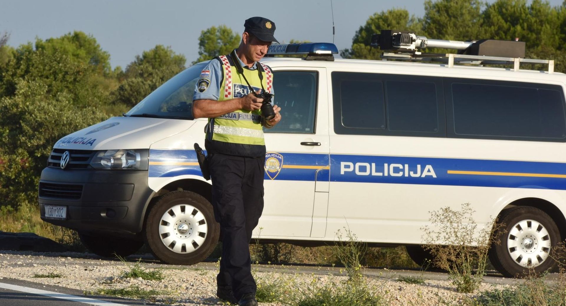 09.09.2018., Vodice - U slijetanju vozila na cesti Sibenik-Vodice na Jadranskoj magistrali, jedna osoba ozlijedjena

Photo: Hrvoje Jelavic/PIXSELL