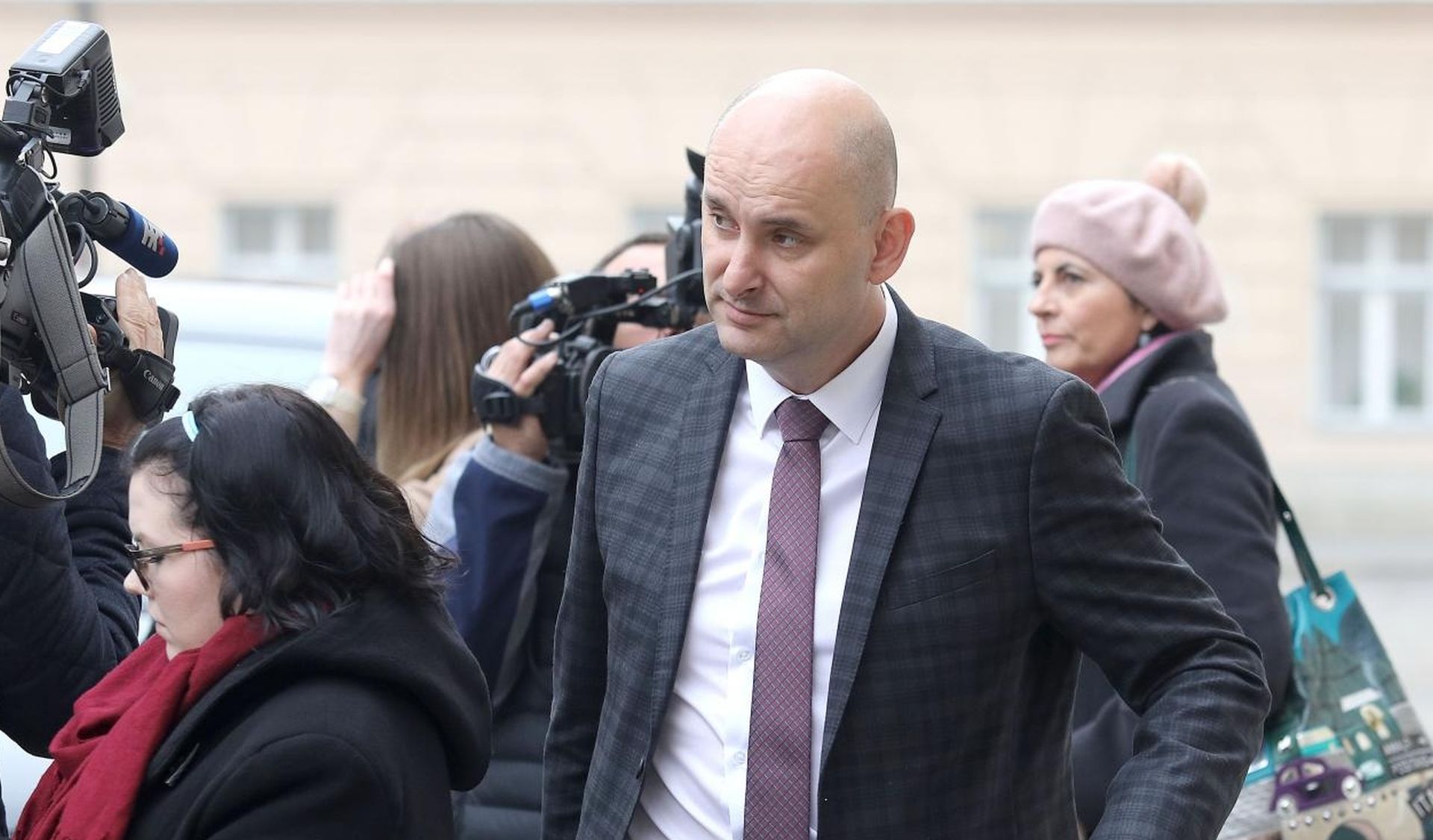 Zagreb: Dolazak ministara na sjednicu Vlade 09.11.2018., Zagreb - Vlada RH na svojoj 124. sjednici raspravlja o nacrtu prijedloga drzavnog proracuna Republike Hrvatske za 2019. godinu i projekcijama za 2020. i 2021. godinu. Potpredsjednik Vlade i ministar poljoprivrede Tomislav Tolusic. Photo: Patrik Macek/PIXSELL