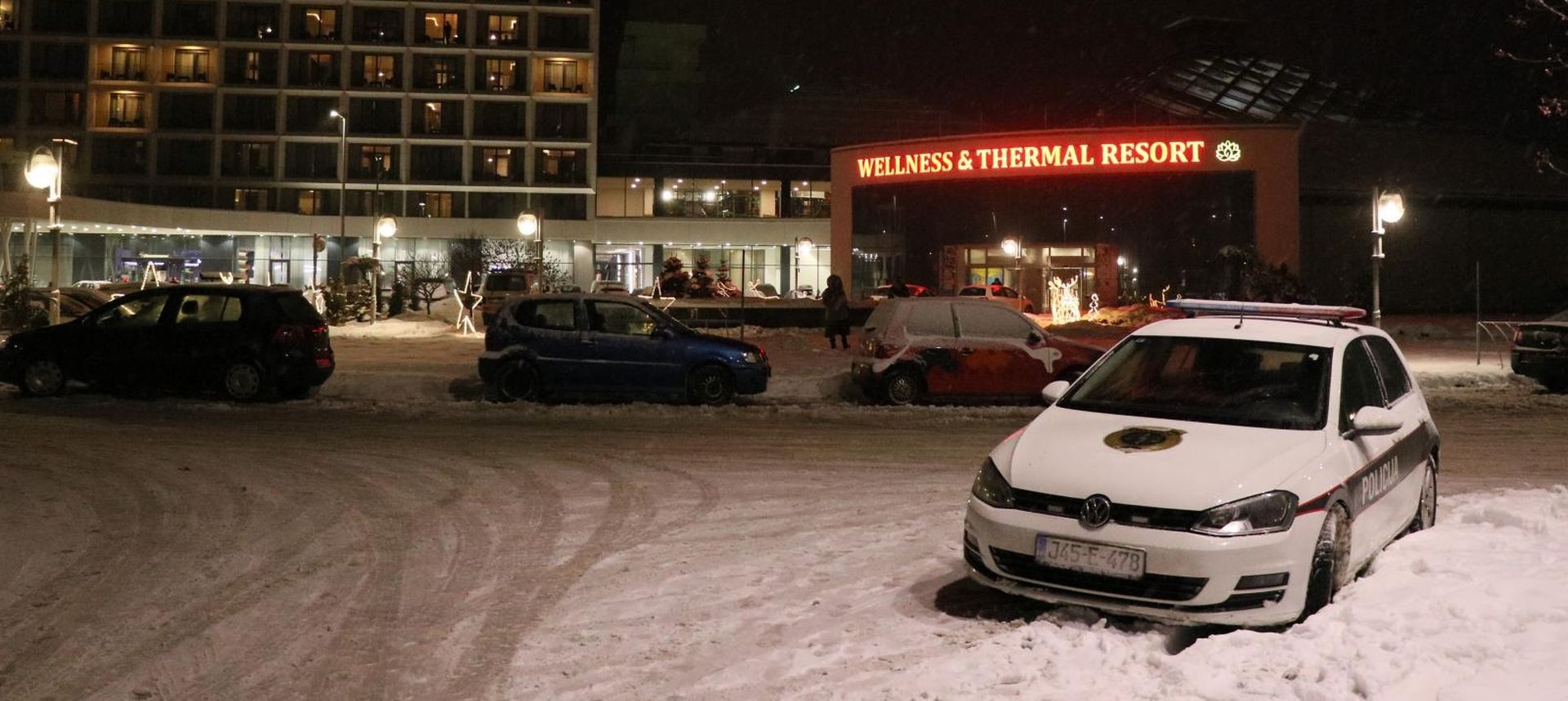 Sarajevo: Dječak iz Splita utopio se bazenu 10.01.2019., Sarajevo, Bosna i Hercegovina - Na Termalnoj rivijeri na Ilidzi  preminuo je djecak iz Splita. Preminuli djecak bio je clan akademije nogometa "Srdjan Mladinic" iz Spilta koji je boravio u Sarajevu zbog nogometnog turnira "Sampion juniorkup". Photo: Armin Durgut/PIXSELL