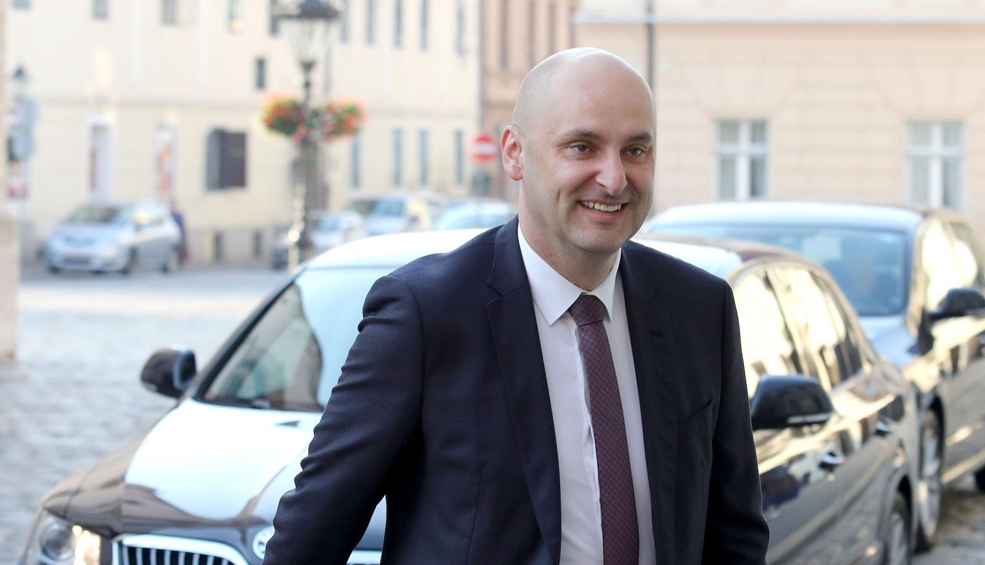 Zagreb: Vlada održala 118. sjednicu 11.10.2018., Zagreb- Vlada RH je na svojoj 118. sjednici, uz ostalo, raspravljala o dopuni Odluke o zabrani novog zaposljavanja sluzbenika i namjestenika u javnim sluzbama.   Ministri dolaze na sjednicu.                  
Tomislav Tolusic. 
Photo: Patrik Macek/PIXSELL
