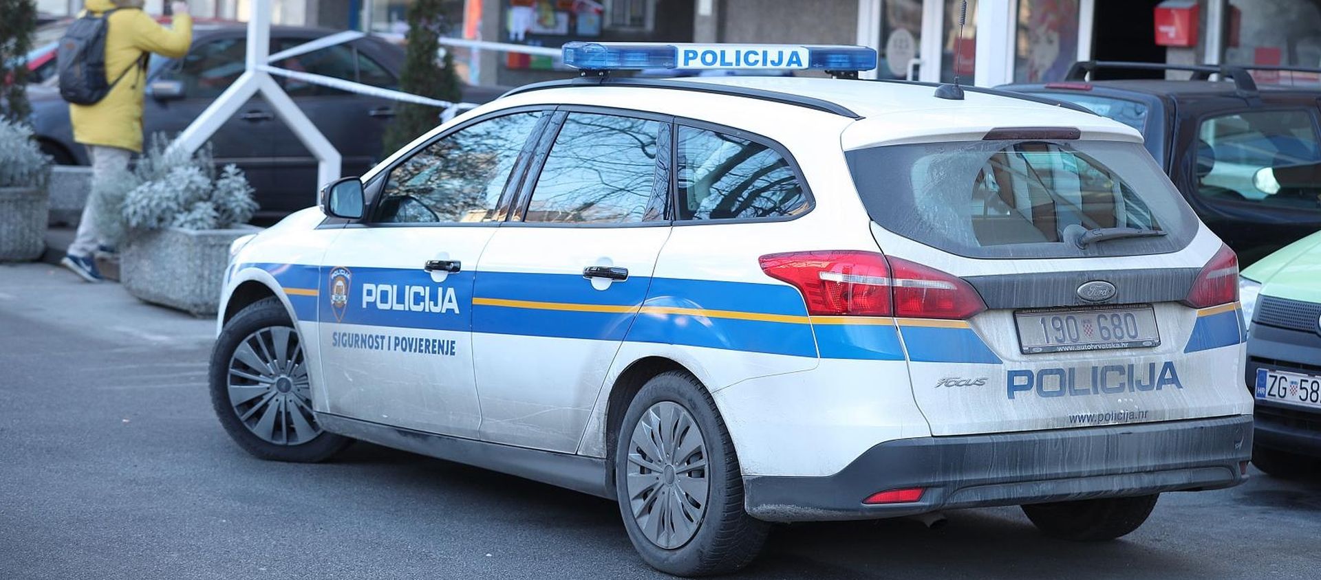 13.01.2019., Zagreb - U kaficu Kavalino u Papovoj ulici na zagrebackoj Kneziji nocas, 45 minuta nakon ponoci doslo je do eksplozije. Pozar je lokaliziran i prije dolaska vatrogasaca, te nije bilo ozlijedjenih. Policija cuva mjesto nesrece. 
Photo: Goran Stanzl/PIXSELL