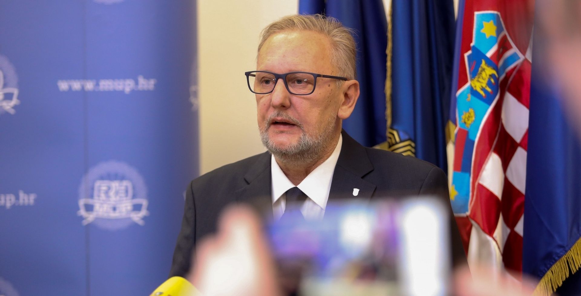Zagreb: Prikaz Financijskog plana i plana nabave MUP-a za 2019. godinu 14.01.2019., Zagreb - U Ministarstvu unutarnjih poslova u Ulici grada Vukovara odrzana je konferencija za medije na kojoj je odrzana prezentacija Financijskog plana i plana nabave MUP-a za 2019. godinu. Nakon prezentacije ministar Davor Bozinovic potpisao je ugovore s predstavnicima gospodarskih subjekata, od cega 11 ugovora za nabavu raznih dijelova policijske odore i opreme, ugovor o nabavi uredjaja za mjerenje brzine te 10 ugovora o razminiranju, Ukupna vrijednost ugovora iznosi nesto vise od 135 milijuna kuna. Photo: Matija Habljak/PIXSELL