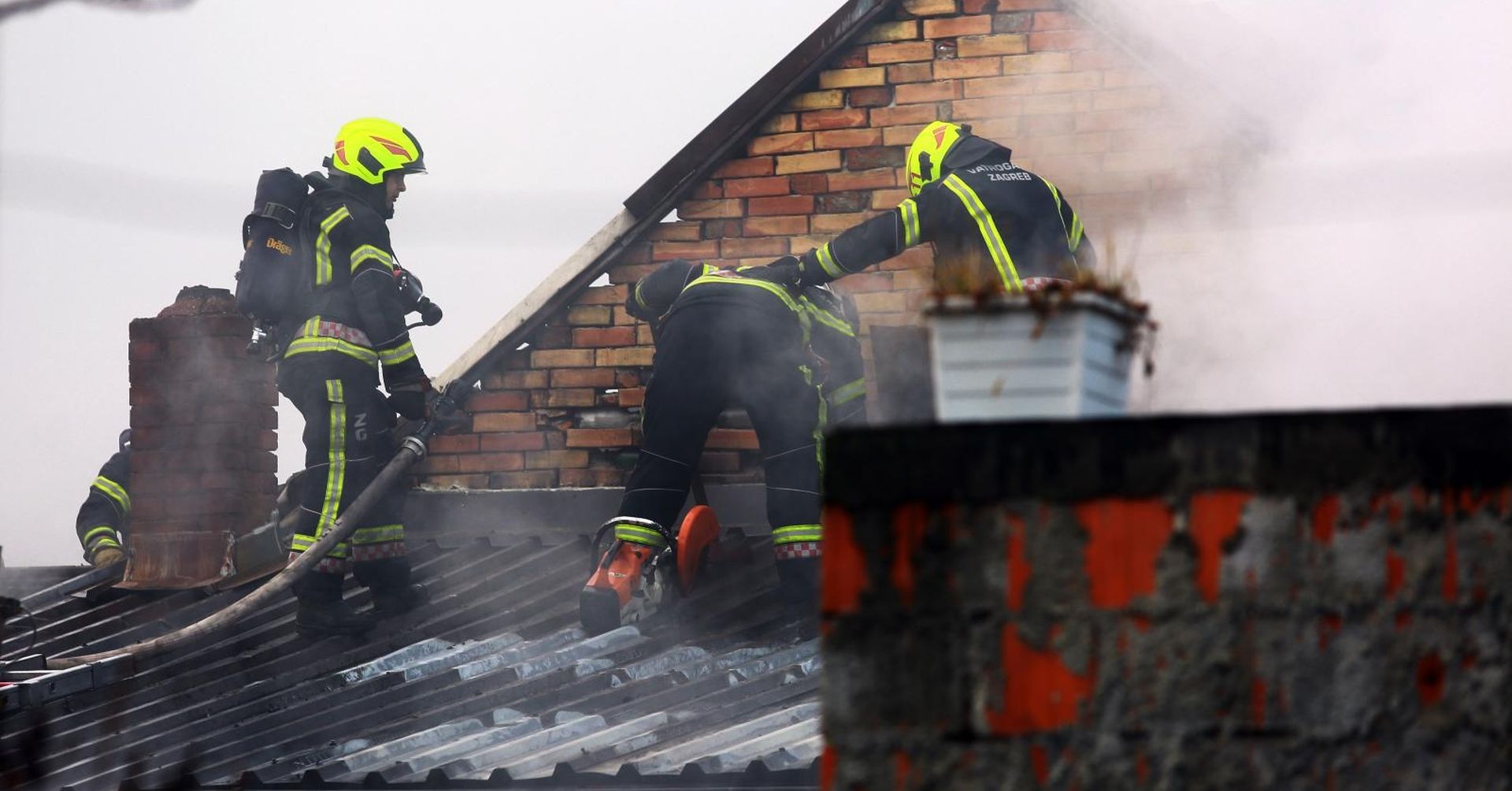 Zagreb: Vatrogasci gase požar kuće u Baošićkom odvojku 18.1.2019., Zagreb - U Baosickom odvojku I, doslo je do pozara kuce.
Photo: Borna FilicPIXSELL