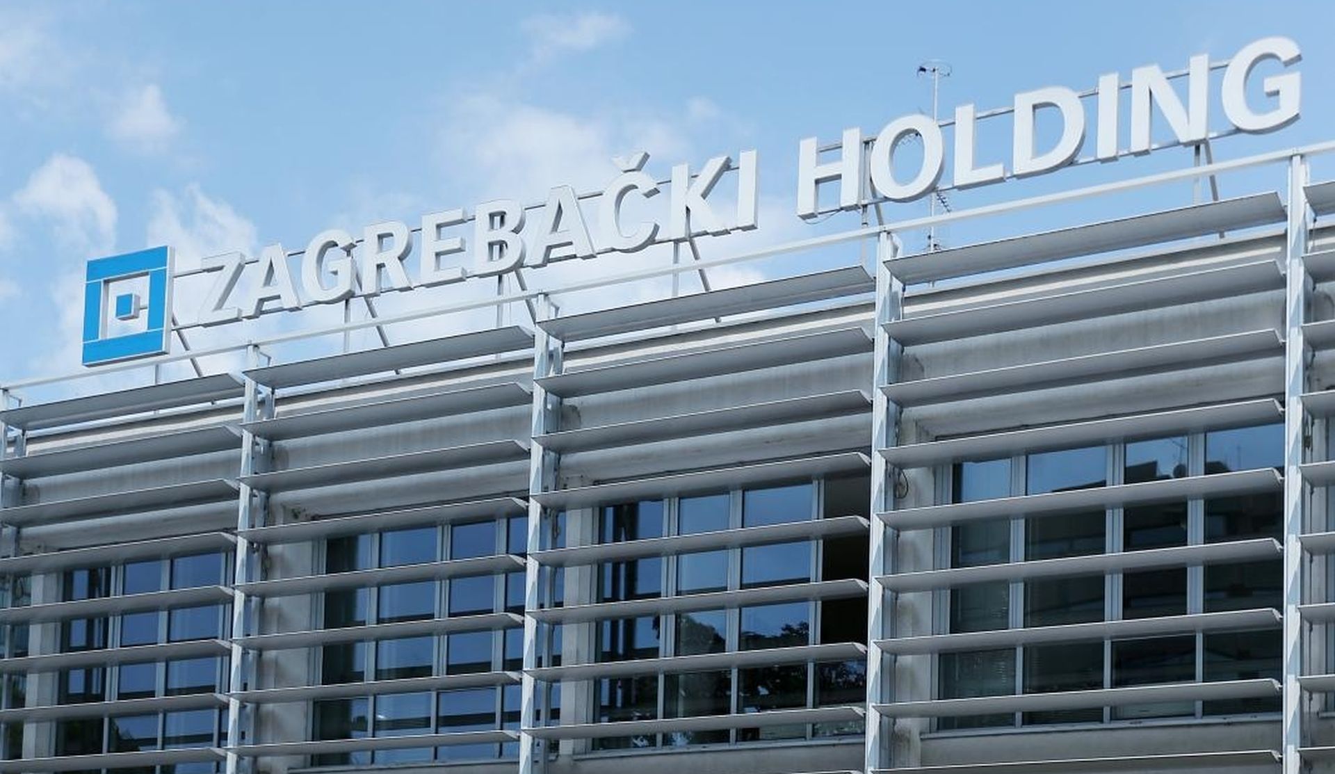 20.07.2016., Zagreb - Ulica grada Vukovara, zgrada Zagrebackog holdinga.  
Photo: Dalibor Urukalovic/PIXSELL