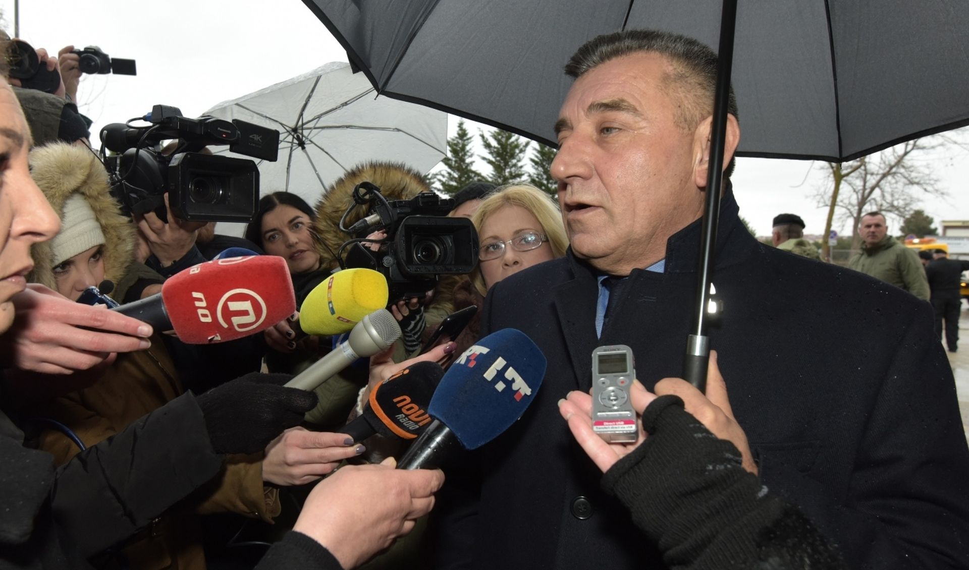 Zadar: Obilježavanje obljetnice vojno redarstvene akcije Maslenica 21.01.2019., Zadar -   Polaganjem vijenaca i paljenjem svijeca kod sredisnjeg kriza na Gradskom groblju obiljezava se obljetnica vojno redarstvene akcije Maslenica. Vijence su polozili generali Ante Gotovina i Mladen Markac, ministar branitelja Tomo Medved i ministar obrane Damir Krsicevic. General Ante Gotovina. 
Photo: Dino Stanin/PIXSELL