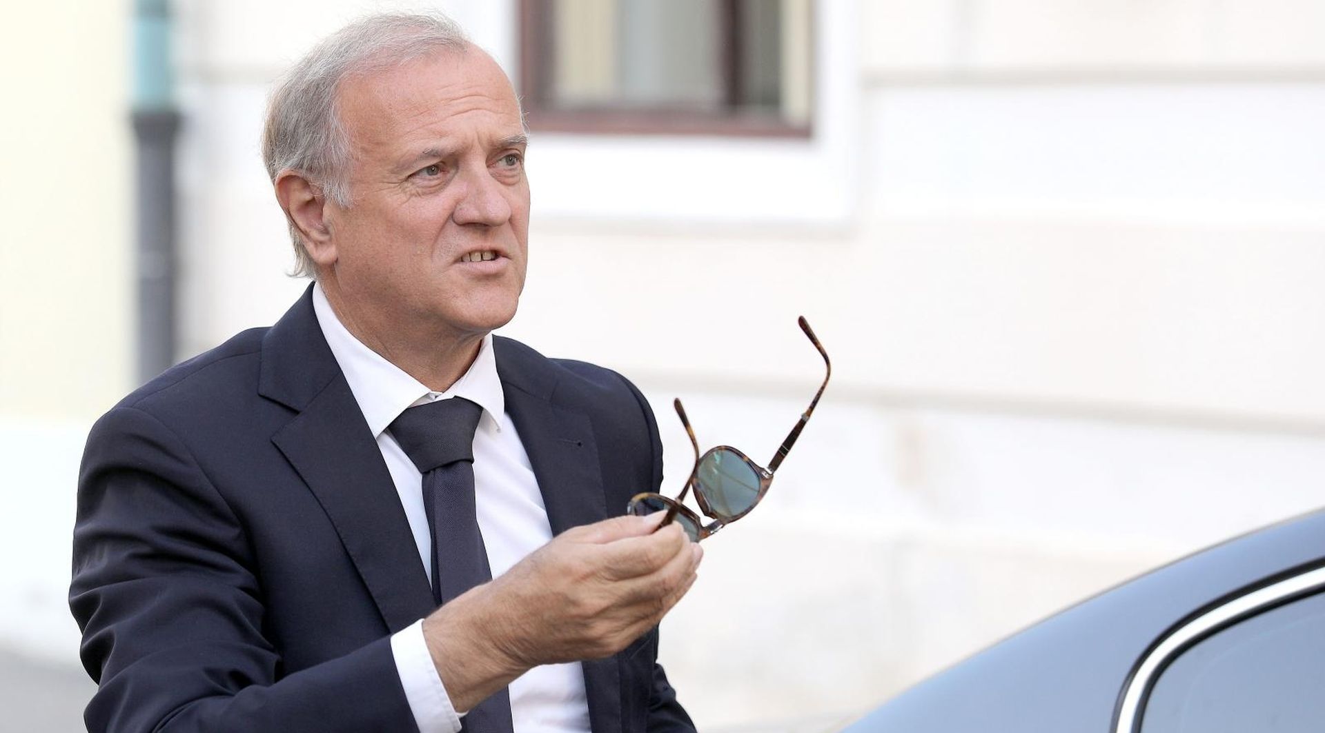 Zagreb: Ministar Bošnjaković dolazi u Banske dvore 21.06.2018., Zagreb - Vlada RH na 102. sjednici raspavlja, uz ostalo, o provedbi ovrha i otpisu dugova fizickim osobama. Ministar Drazen Bosnjakovic dolazi u Banske dvore.

Photo: Patrik Macek/PIXSELL