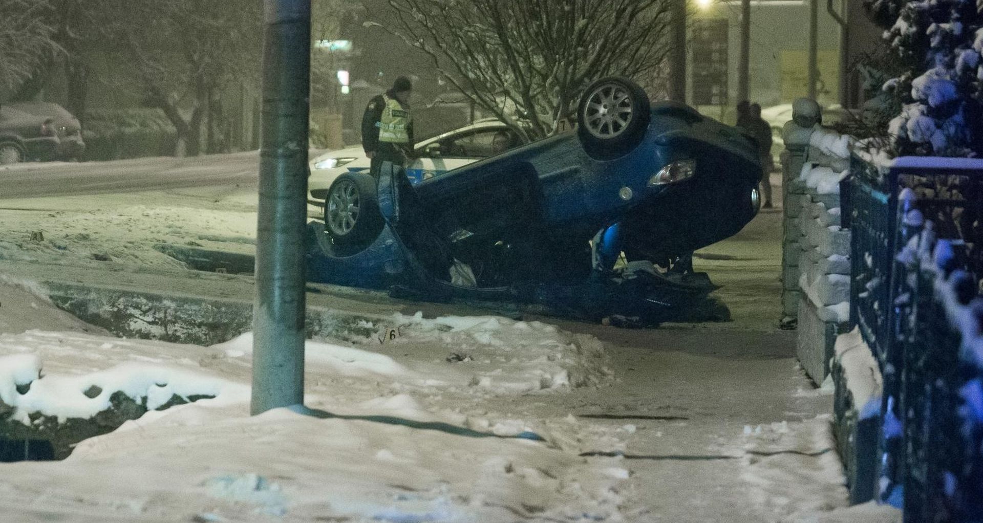 22.01.2019., Bilje, Ulica Kralja Tomislava - Prometna nesreca u kojoj je osobni automobil izletio s ceste te se prevrnuo na krov. Smrtno stradala osoba se u osobnom automobilu nalazila kao putnik. 

Photo: Davor Javorovic/PIXSELL