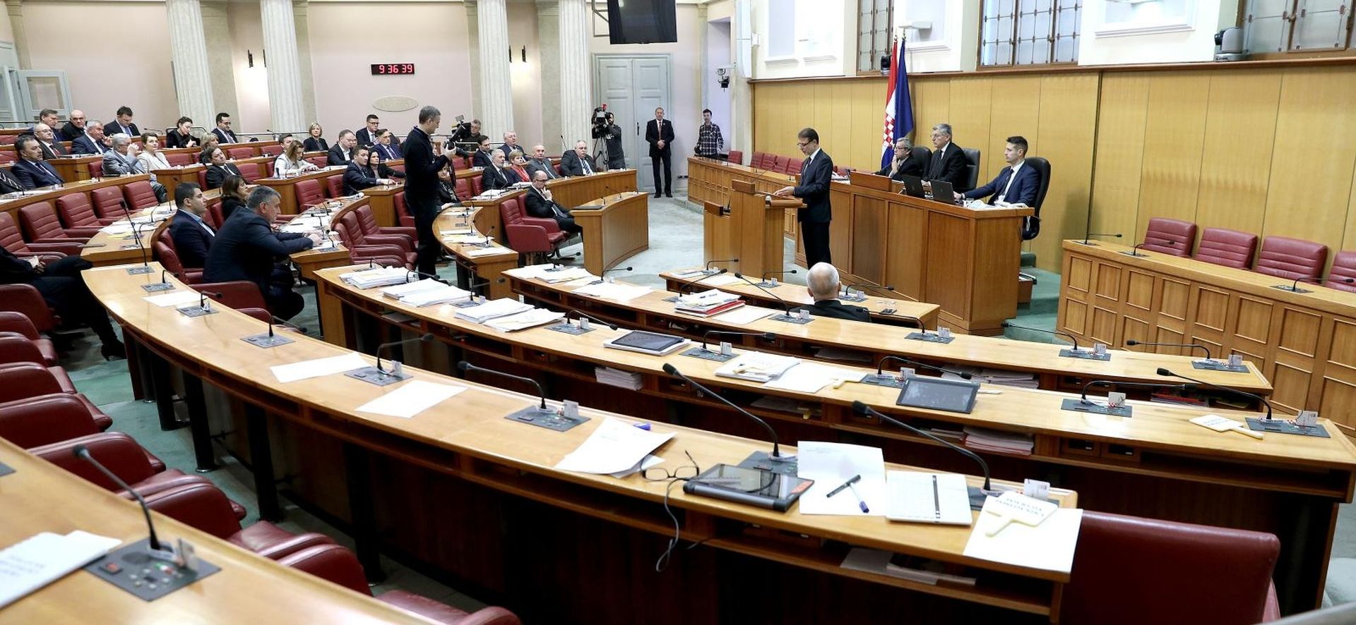 25.01.2019., Zagreb - U povodu obiljezavanja Medjunarodnog dana sjecanja na zrtve holokausta, predsjednik Hrvatskoga sabora Gordan Jandrokovic se na pocetku danasnje plenarne sjednice obratio zastupnicama i zastupnicima prigodnim govorom, nakon cega je minutom sutnje odana pocast svim zrtvama holokausta. 
Photo: Patrik Macek/PIXSELL