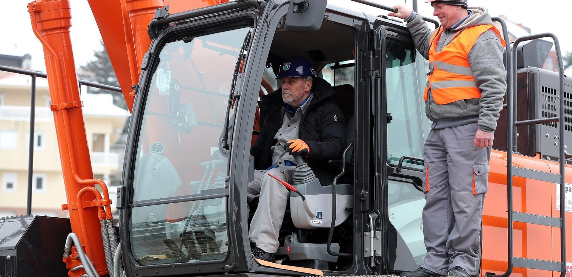 25.01.2019., Zagreb - Gradonacelnik Grada Zagreba Milan Bandic simbolicno je, rukovanjem bagerom, zapoceo radove na izgradnji sljemenske zicare te polozio kamen-temeljac. Ugovoreno vrijeme za realizaciju ovog velikog gradskog projekta je 15 mjeseci. 
Photo: Goran Stanzl/PIXSELL