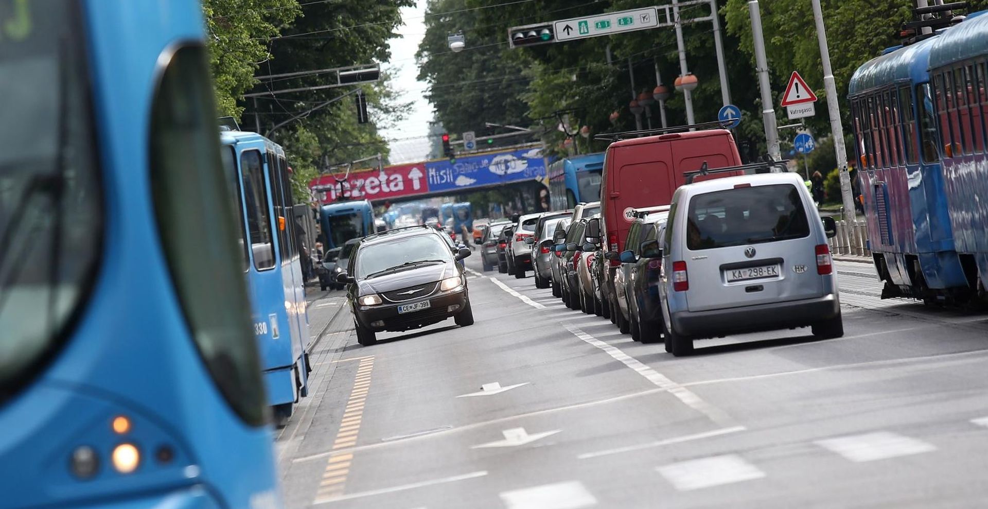 26.04.2016., Zagreb - Zagreb - Savska ulica zatvorena je zbog prolaska sticene kolone s predsjednikom republike Turske Recep Tayyip Erdoganom. Policija osigurava krizanje. 
Photo: Igor Kralj/PIXSELL