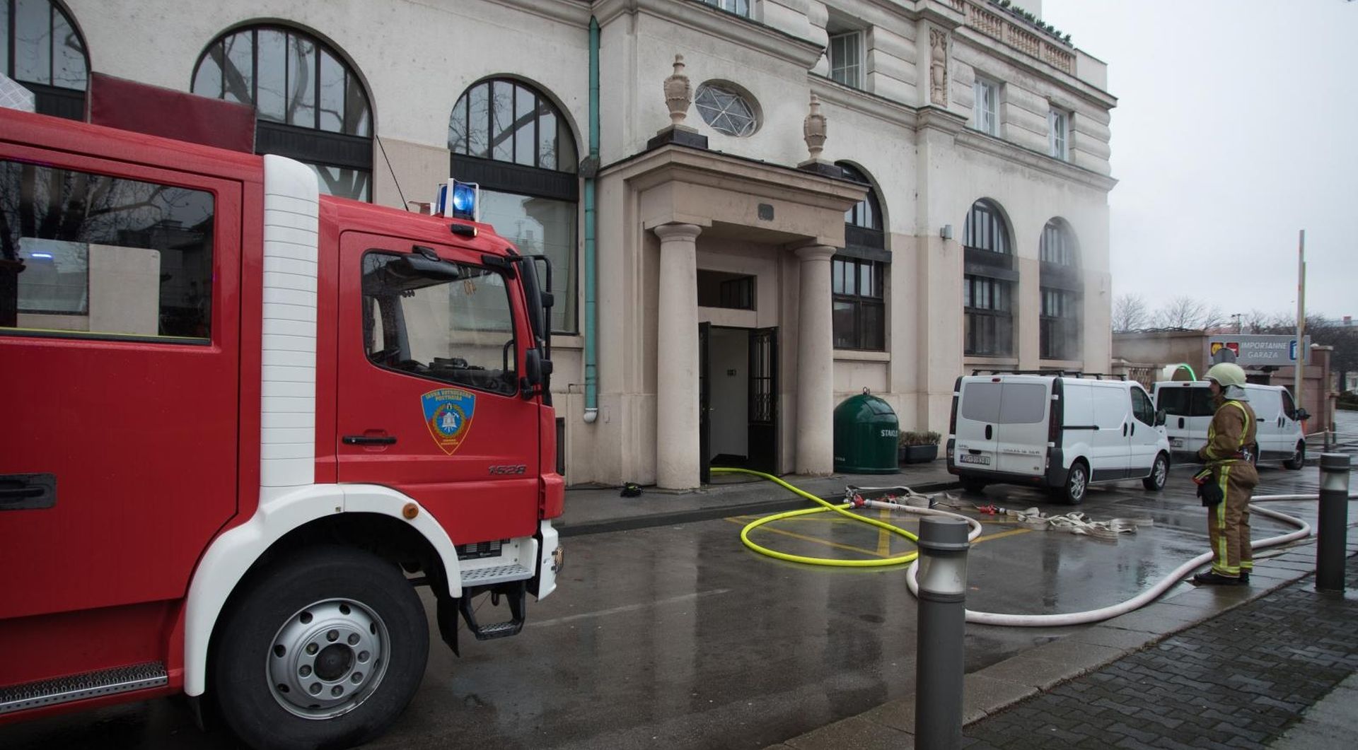 Zagreb: Vatrogasci gase požar koji je izbio u sauni Hotela Esplanade 29.01.2019., Zagreb - Vatrogasci gase pozar koji je izbio u sauni Hotela Esplanade.
Photo: Davor Puklavec/PIXSELL
