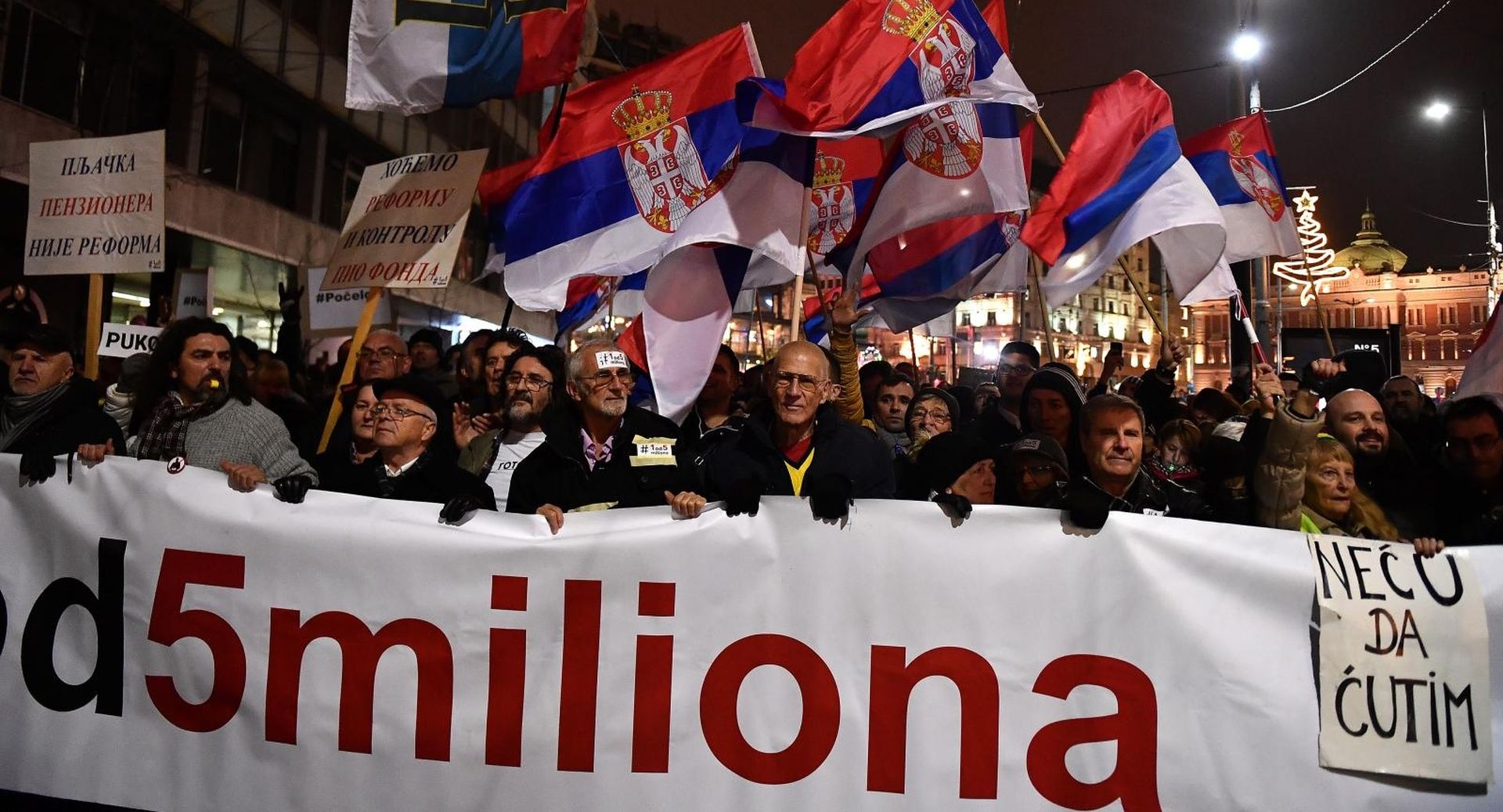 Beograd: Prosvjed na gradskim ulicama kojim se traži smjena ministra unutarnjih poslova 29.12.2018., Beograd, Srbija - Prosvjedna setnja pod sloganom "Jedan od pet miliona" pocela je na platou ispred Filozofskog fakulteta u Beogradu. Ovim prosvjedom se trazi smjena ministra unutrasnjih poslova Nebojse Stefanovica. Prosvjednici su potom krenuli u setnju centralnim beogradskim ulicamaPhoto: Srdjan Ilic/PIXSELL