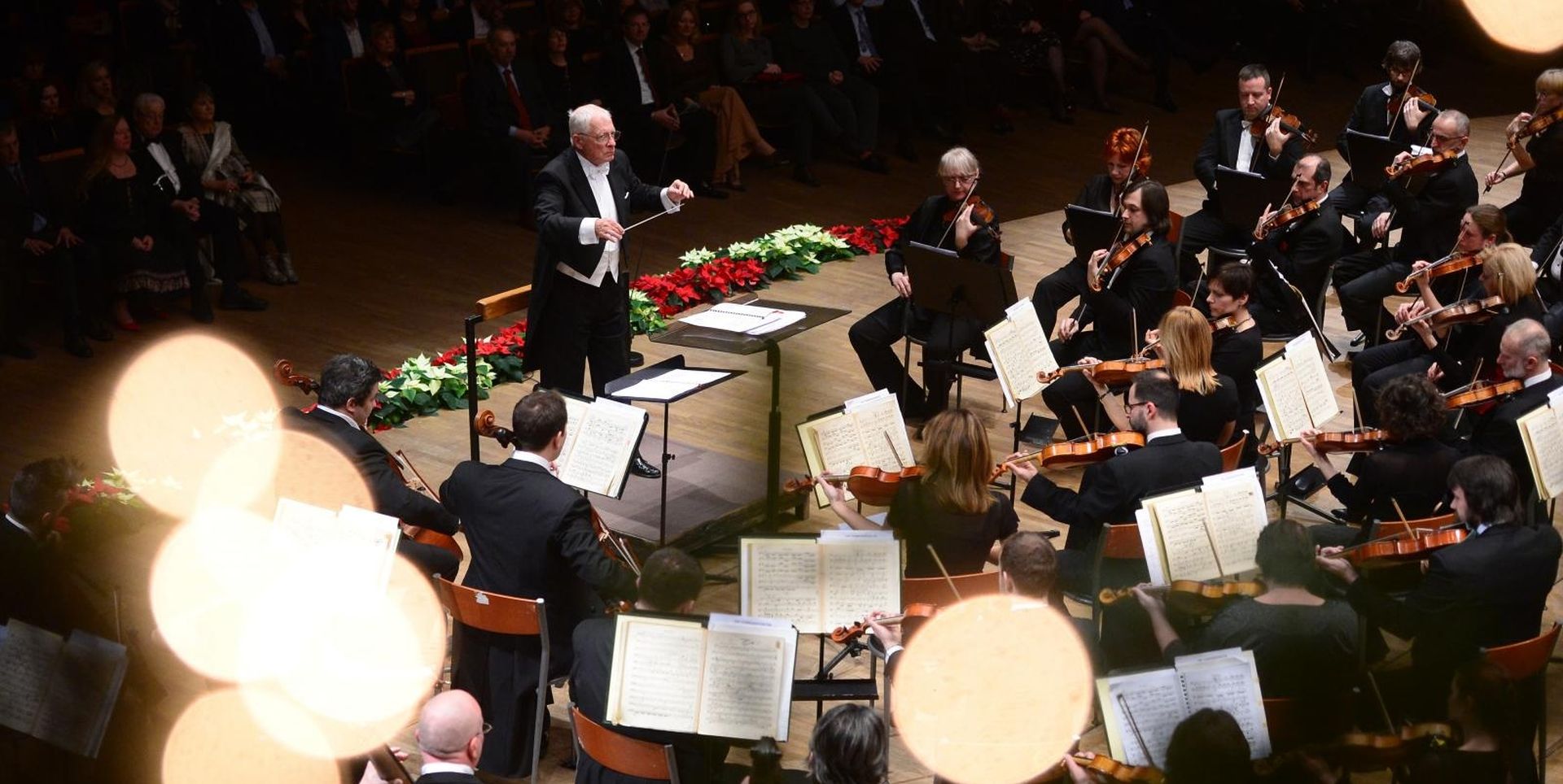 30.12.2016. , Zagreb -  Zagrebacka filharmonija odrzala novogodisnji koncert i filharmonijski bal u koncertnoj dvorani Vatroslav Lisinski.Ovim tradicionalnim novogodisnjim koncertom ravnao je ugledni dirigent Leopold Hager, uz nastup sopranistice Lidije Horvat-Dunjko i tenora Miljenka Djurana. Photo: Marko Prpic/PIXSELL
