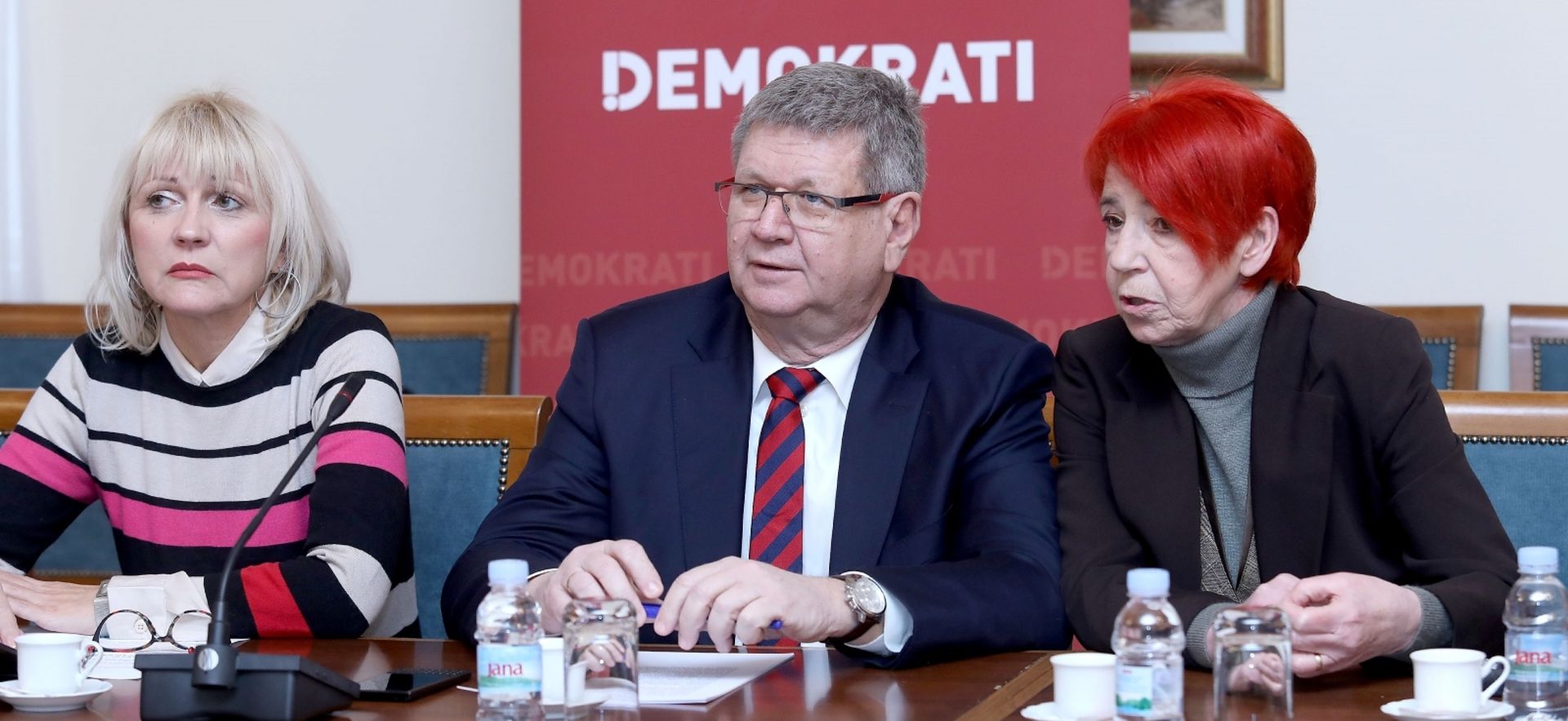 Zagreb: Mirando Mrsić organizirao okrugli stol s temom "Žena ima pravo" 31.01.2019., Zagreb - U Saboru je odrzan okrugli stol o temi Zena ima pravo, koji je organizirao zastupnik Mirando Mrsic. Tema je posvecena pravu zene na izbor i Prijedlogu zakona o zdravstvenim mjerama za ostvarivanje prava na slobodno odlucivanje o radjanju djece. Mirando Mrsic, Spomenka Avbersek.
Photo: Patrik Macek/PIXSELL