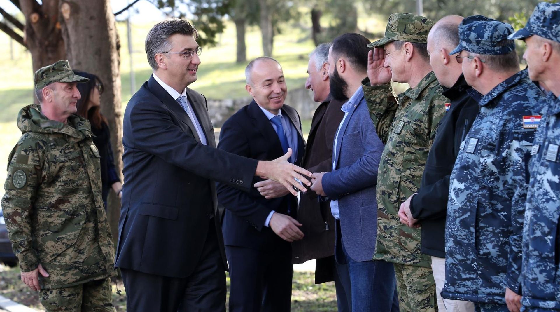 Ploče: Plenković, Krstičević i Šundov obišli vojarnu 116. brigade Hrvatske vojske 31.01.2019., Ploce - Predsjednik Vlade Andrej Plenkovic, ministar obrane Damir Krsticevic i nacelnik Glavnog stozera Oruzanih snaga RH general zbora Mirko Sundov obisli su vojarnu 116. brigade Hrvatske vojske. 

Photo: Ivo Cagalj/PIXSELL